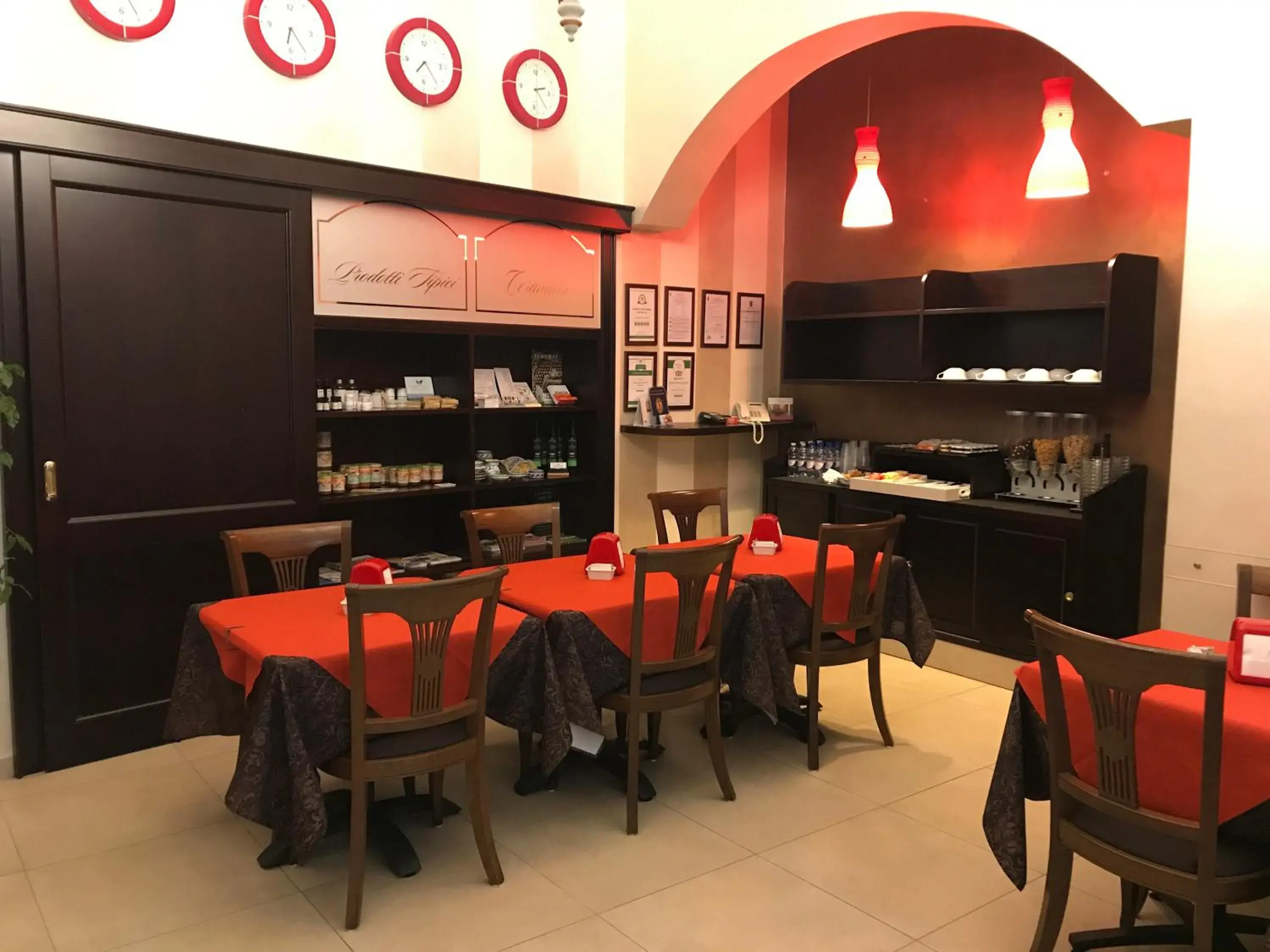 Lounge or bar, Restaurant/Places to Eat in Vittorio Emanuele Boutique Hotel