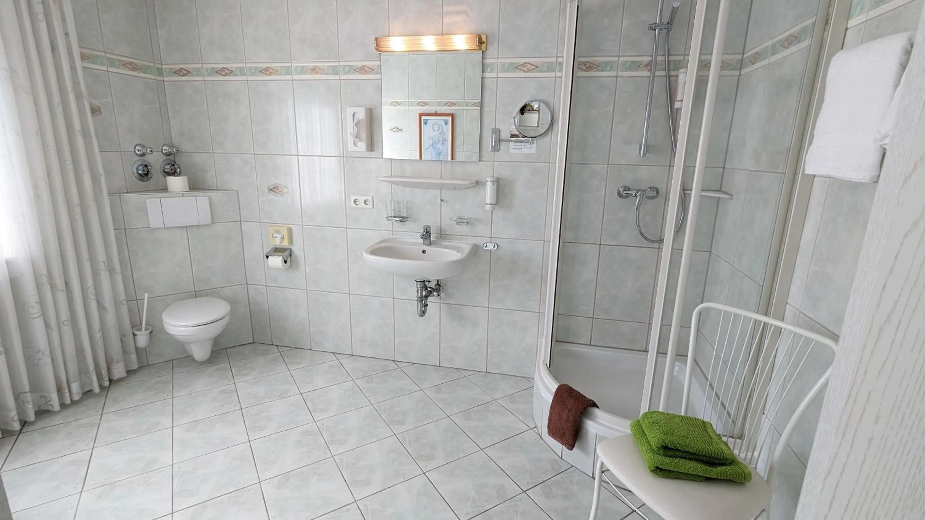 Shower in Ambient Hotel am Europakanal