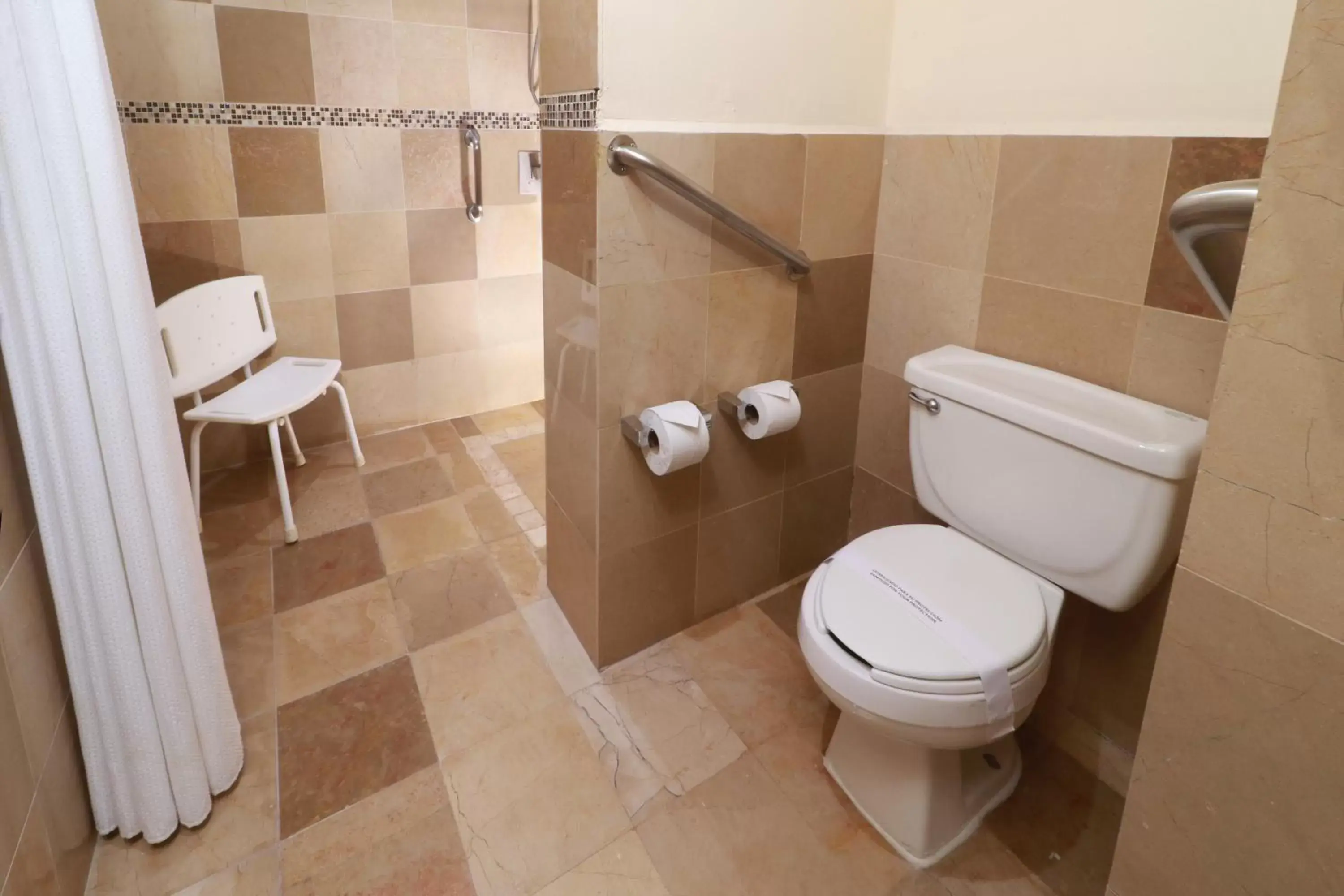 Photo of the whole room, Bathroom in Hotel Diamante Queretaro