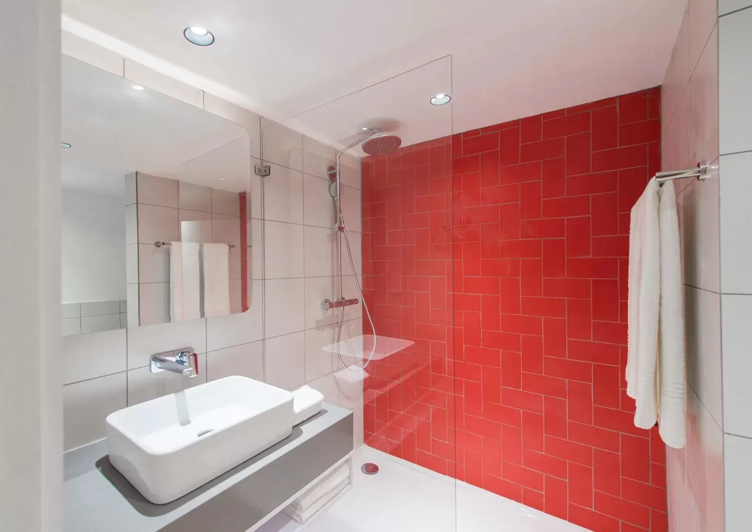 Shower, Bathroom in Holiday Inn - Lusaka, an IHG Hotel