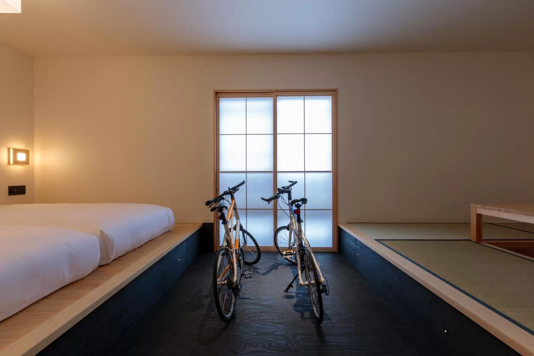 Photo of the whole room, Bed in yubune