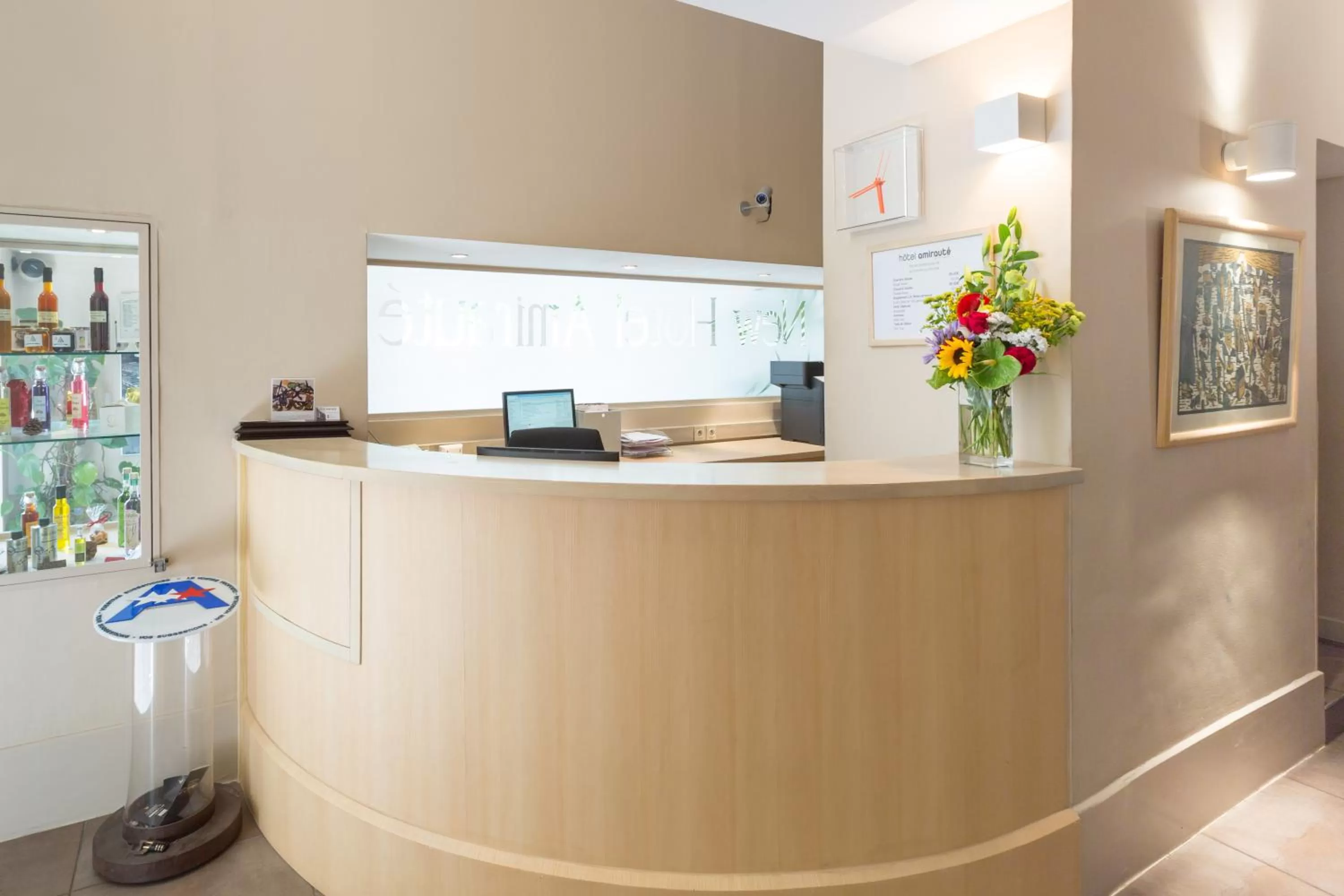 Lobby or reception in Hôtel Amirauté