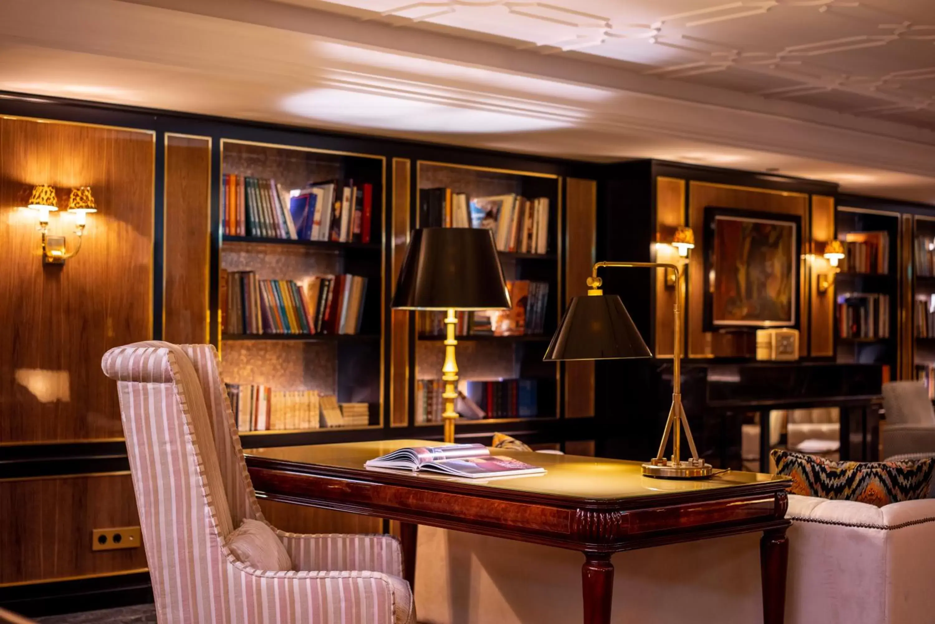 Library in Maison Albar Hotels Le Monumental Palace