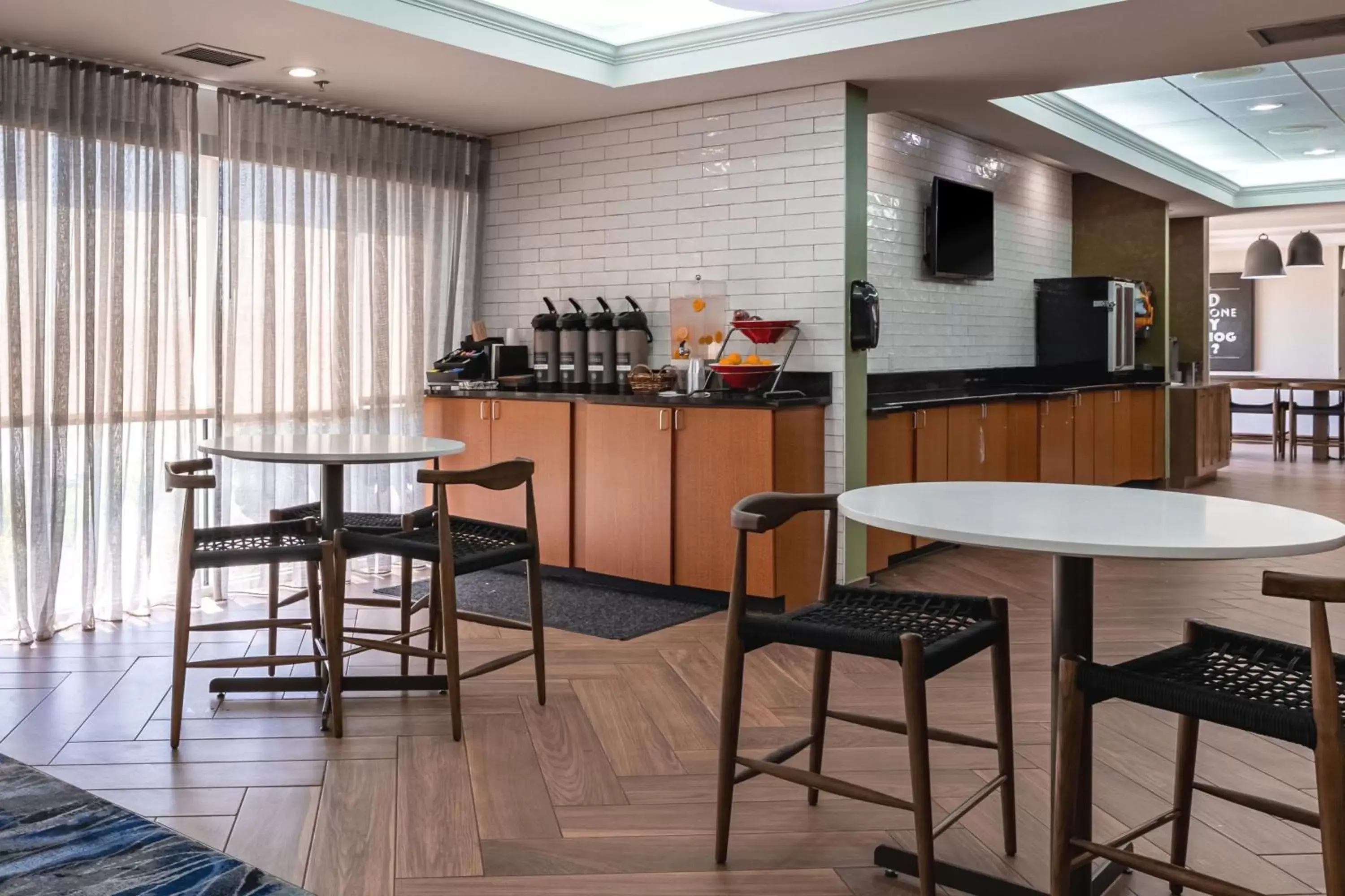 Restaurant/places to eat in Fairfield Inn by Marriott Evansville West