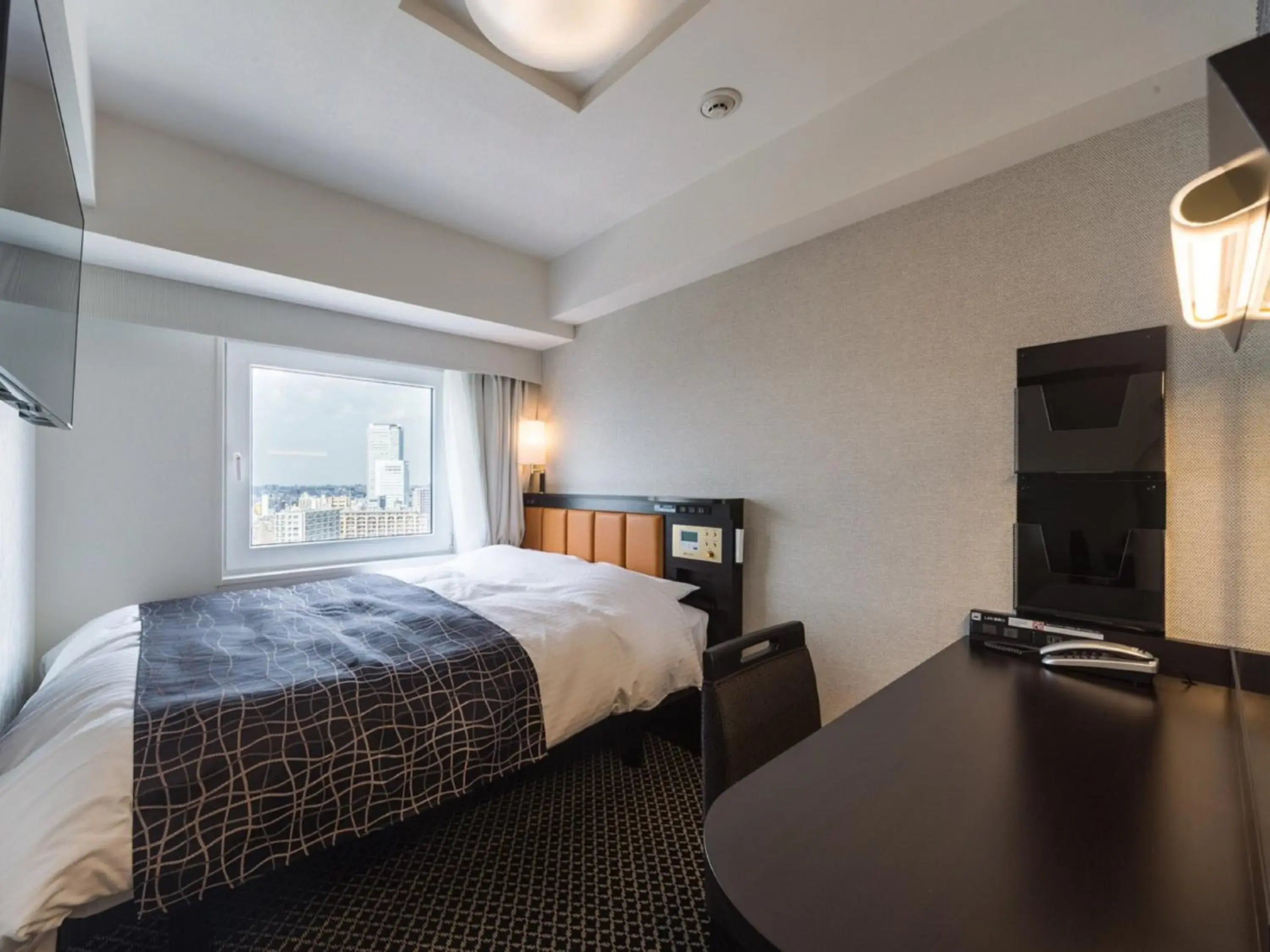 Double Room with Small Double Bed with City View - single occupancy - Non-Smoking - Upper Floor in APA Hotel & Resort Nishishinjuku-Gochome-Eki Tower