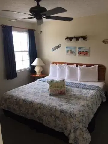 Bed in Davis House Inn