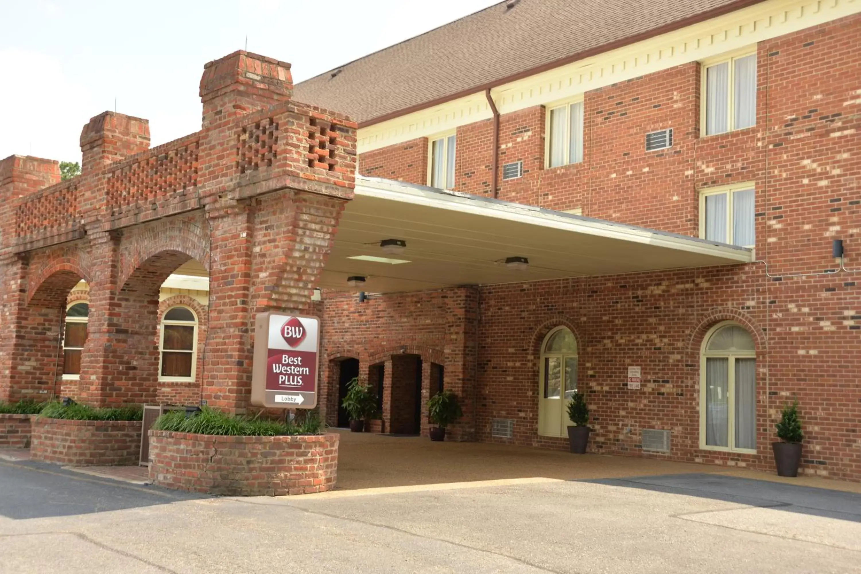 Property Building in Best Western PLUS Governor's Inn Richmond