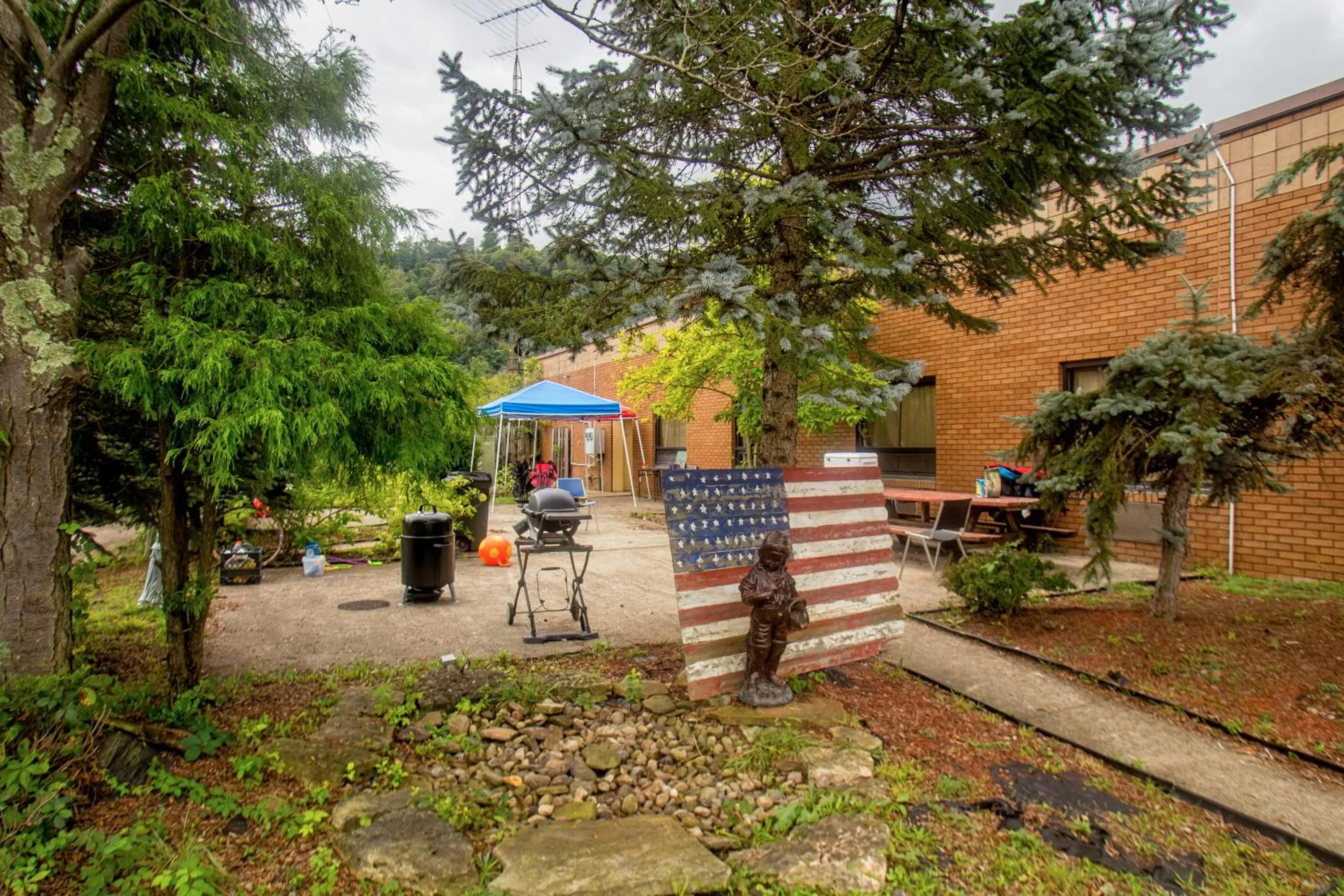Property building in Lafayette Inn