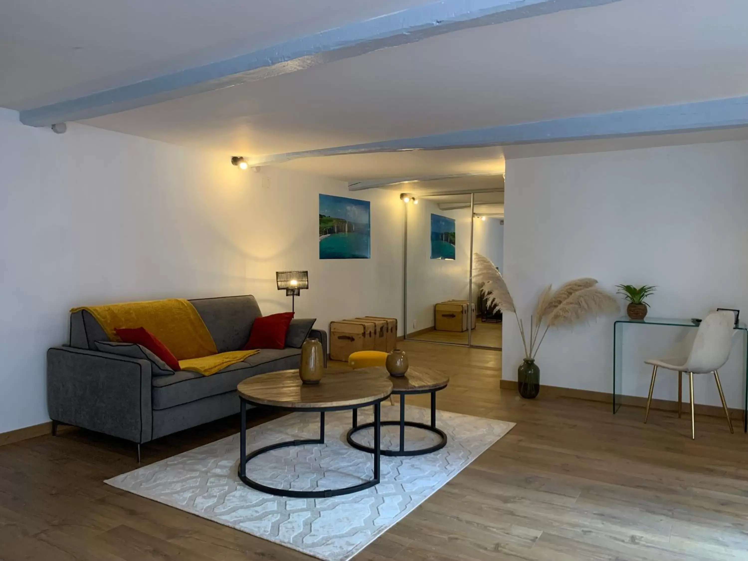 Living room, Seating Area in L'Ecole des Demoiselles