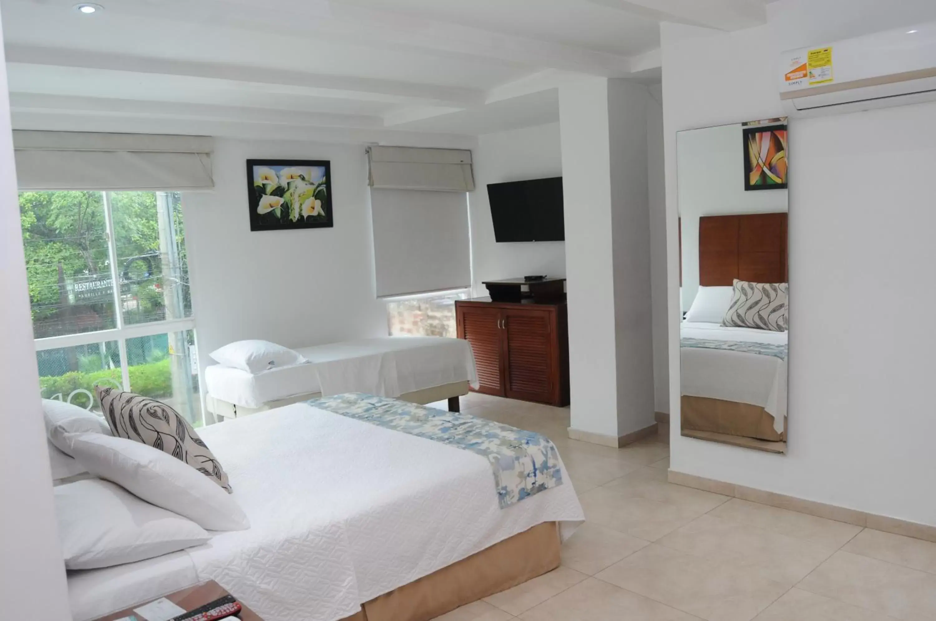 Guests, Bed in Coral Reef Hotel