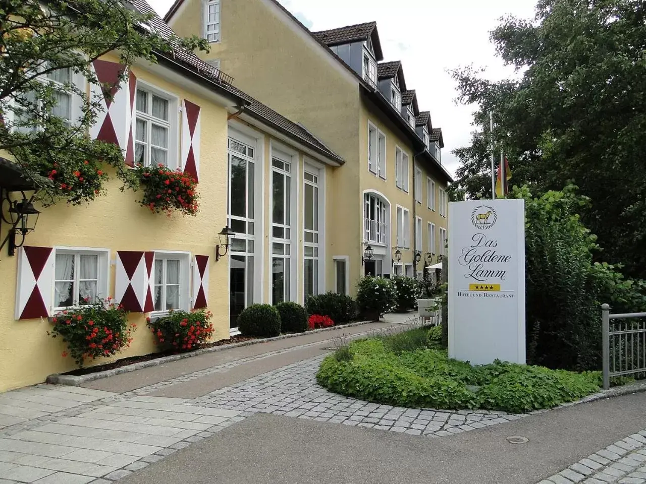 Facade/entrance, Property Building in Das Goldene Lamm Aalen