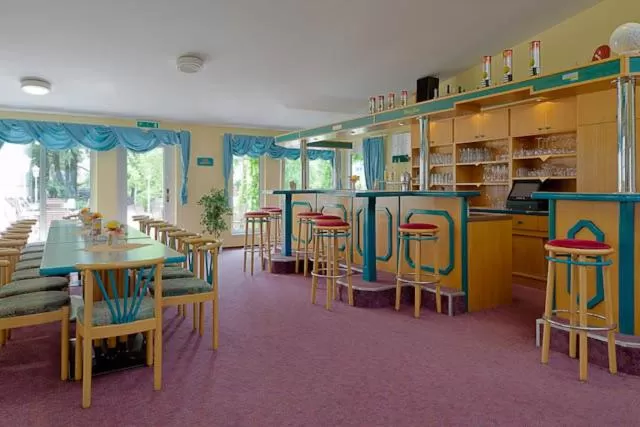 Lounge or bar in Sporthotel Malchow Hotel Garni HP ist möglich