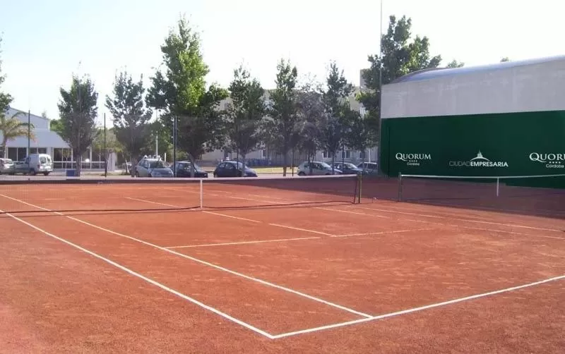 Tennis court in Quorum Córdoba Hotel, Resort Urbano