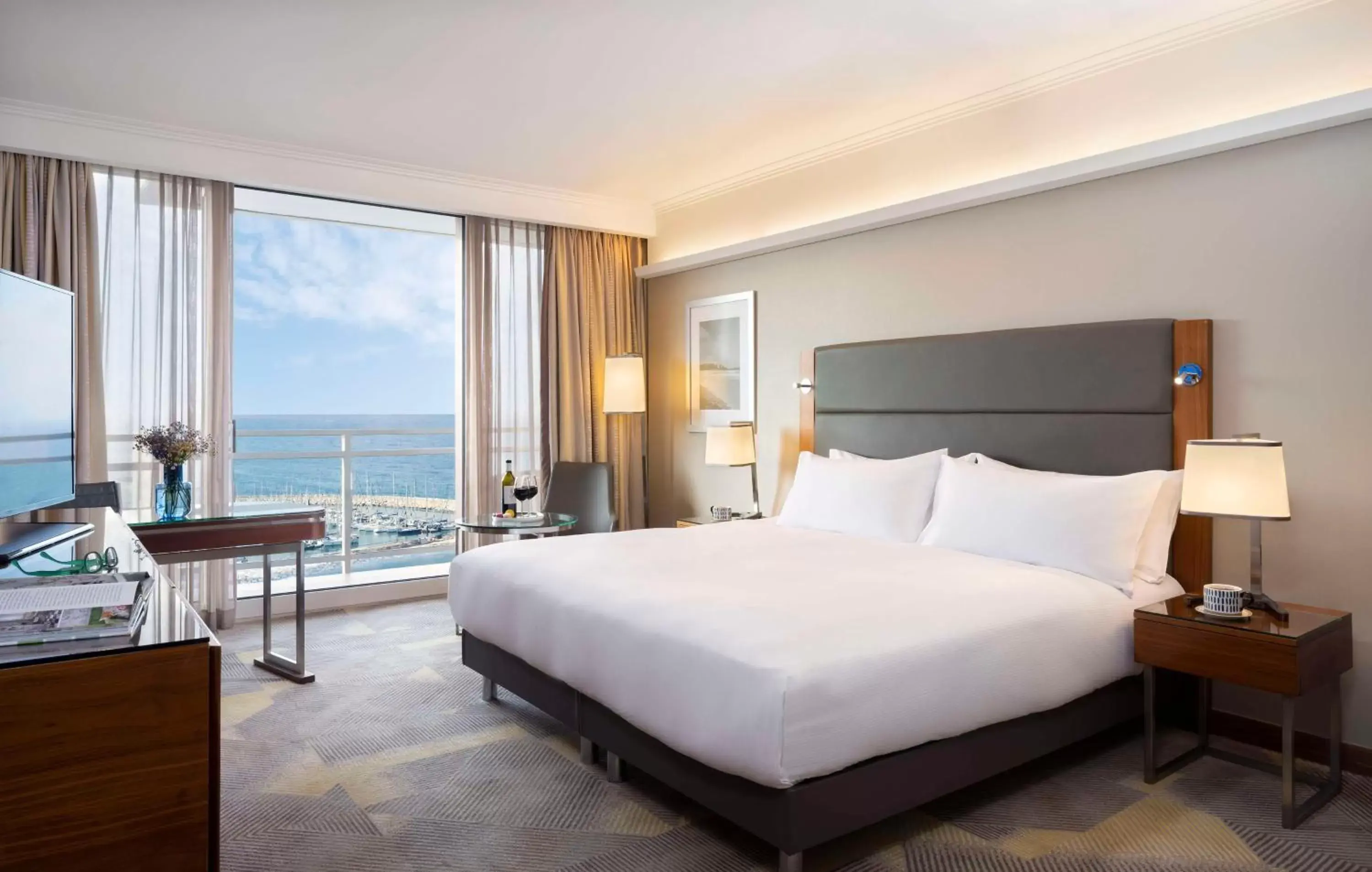 King Premium Deluxe Room with Sea View in Hilton Tel Aviv Hotel