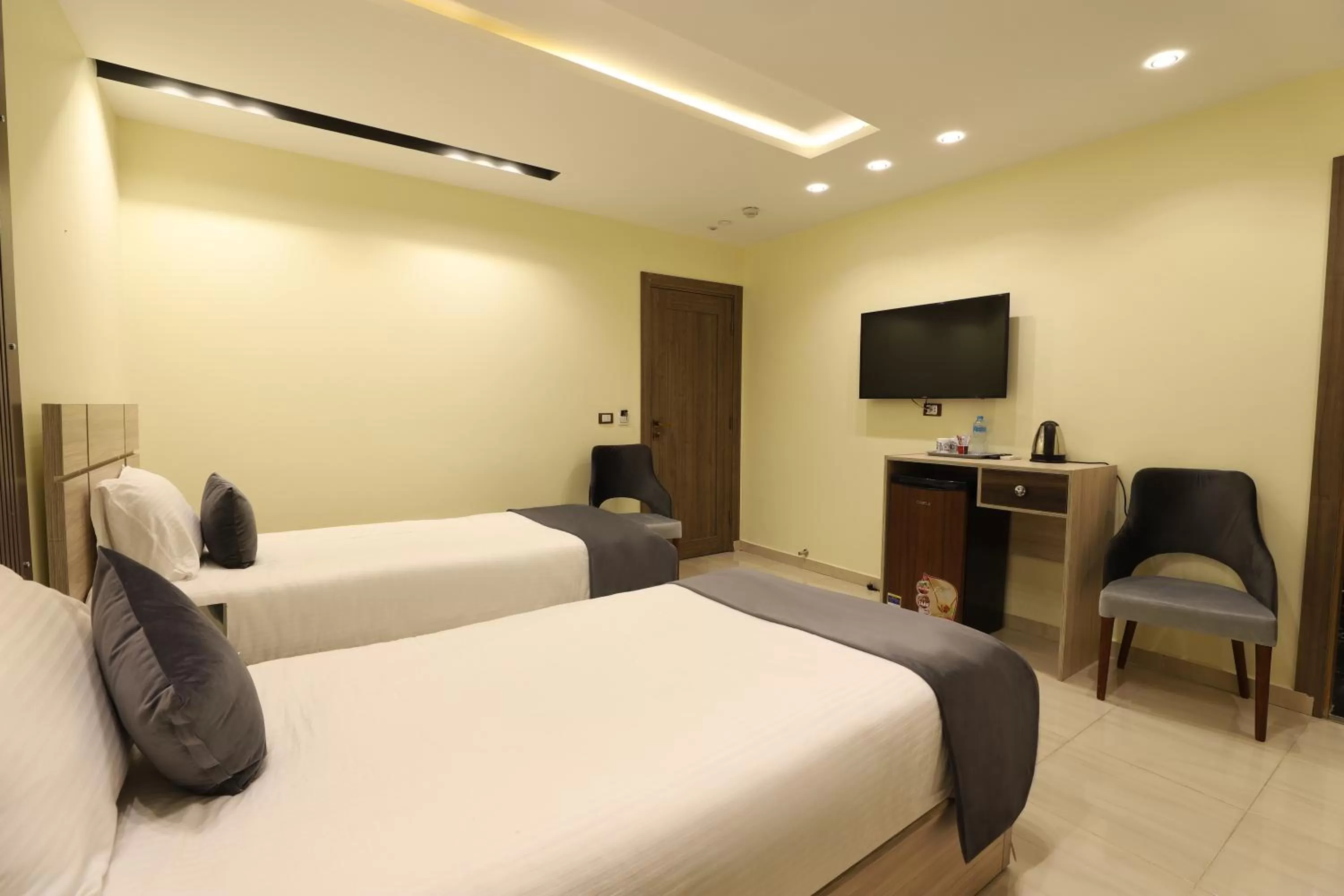 Communal lounge/ TV room, Bed in Brothers Pyramids View