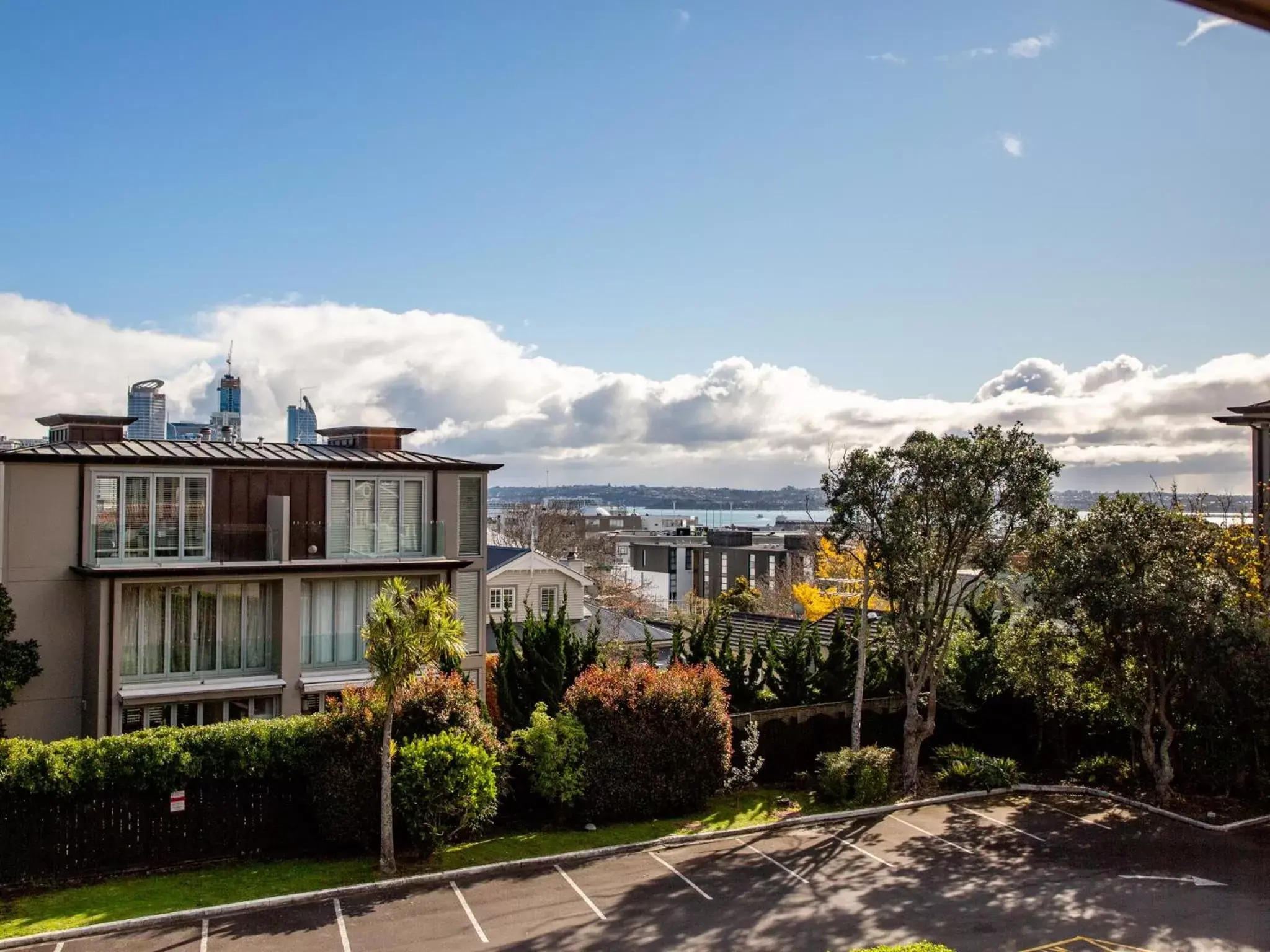 City view in Auckland Rose Park Hotel