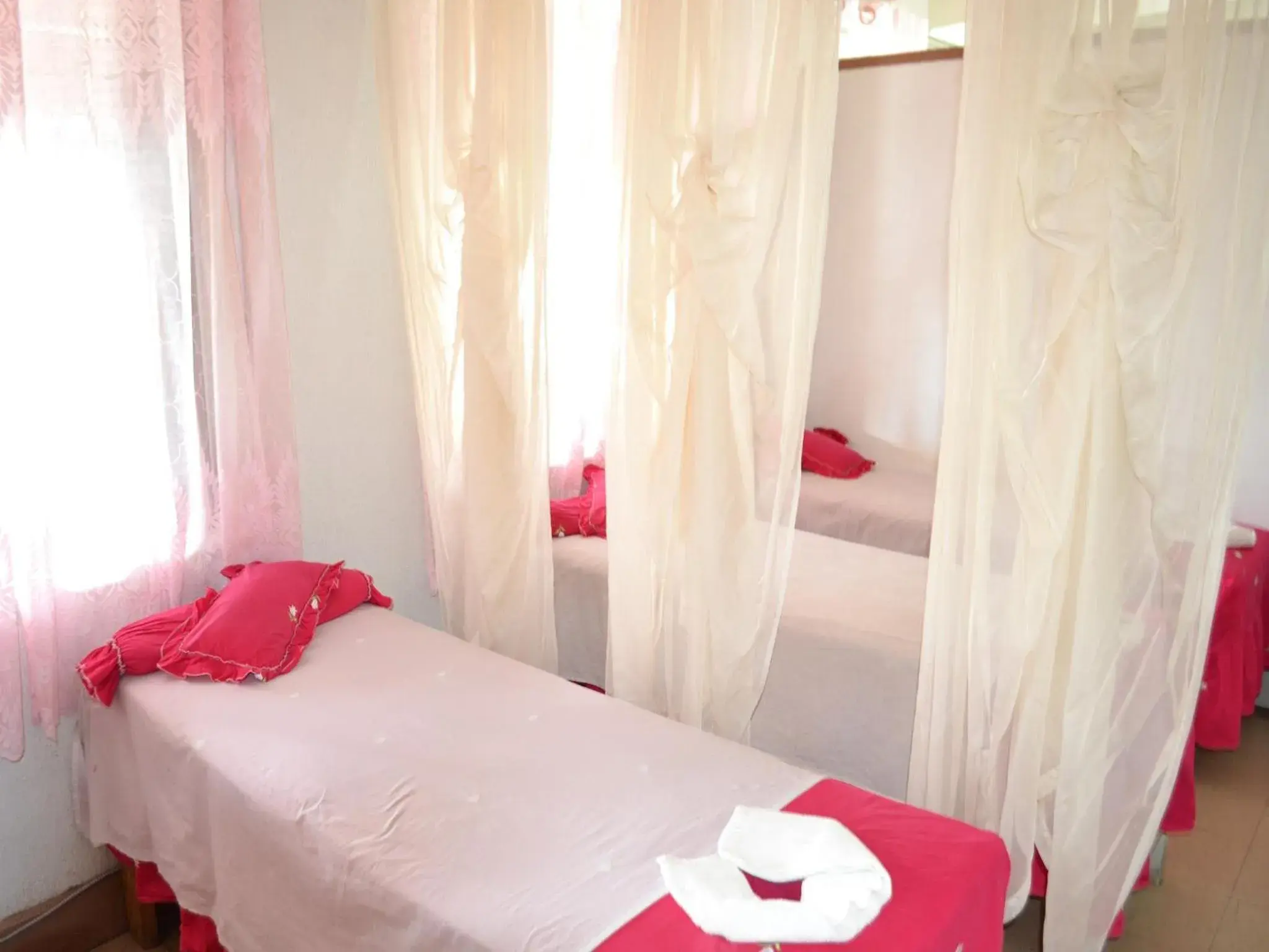 Massage, Bed in West Plaza Downtown Massage, Bed in West Plaza Downtown