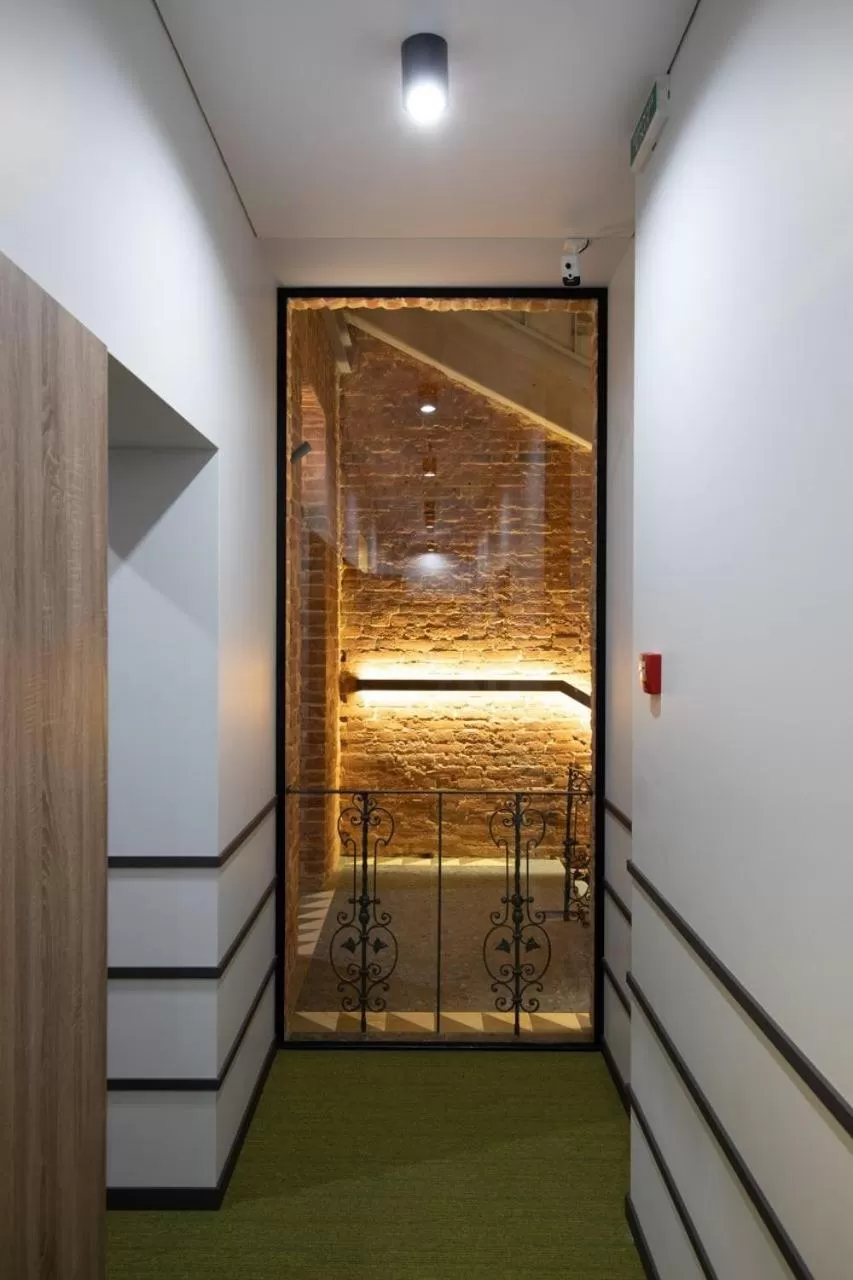 Property building, Bed in Four Rooms City