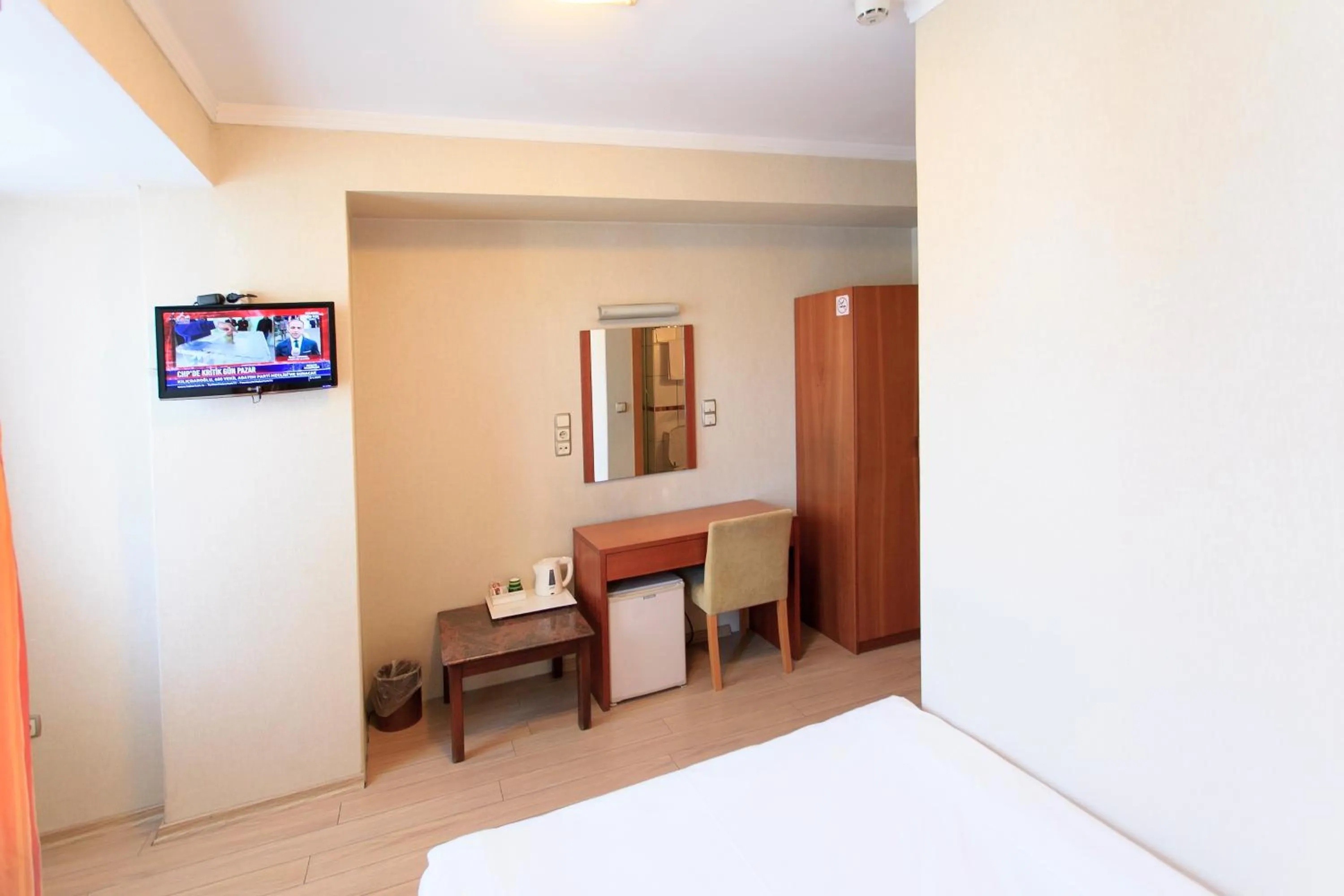 Photo of the whole room, Bed in Hotel Inter Istanbul