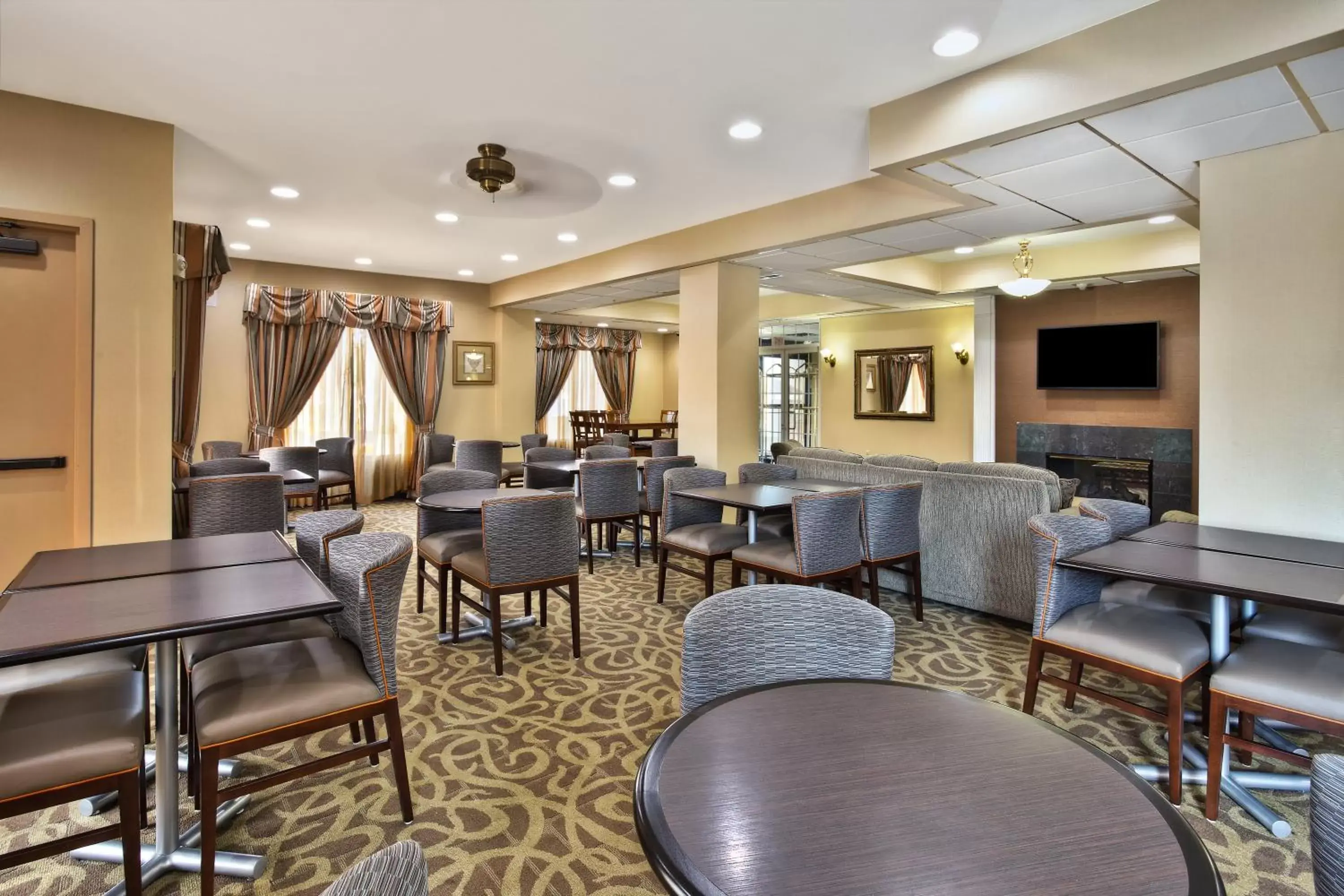 Breakfast, Restaurant/Places to Eat in Holiday Inn Express Hotel and Suites Harrington - Dover Area, an IHG Hotel