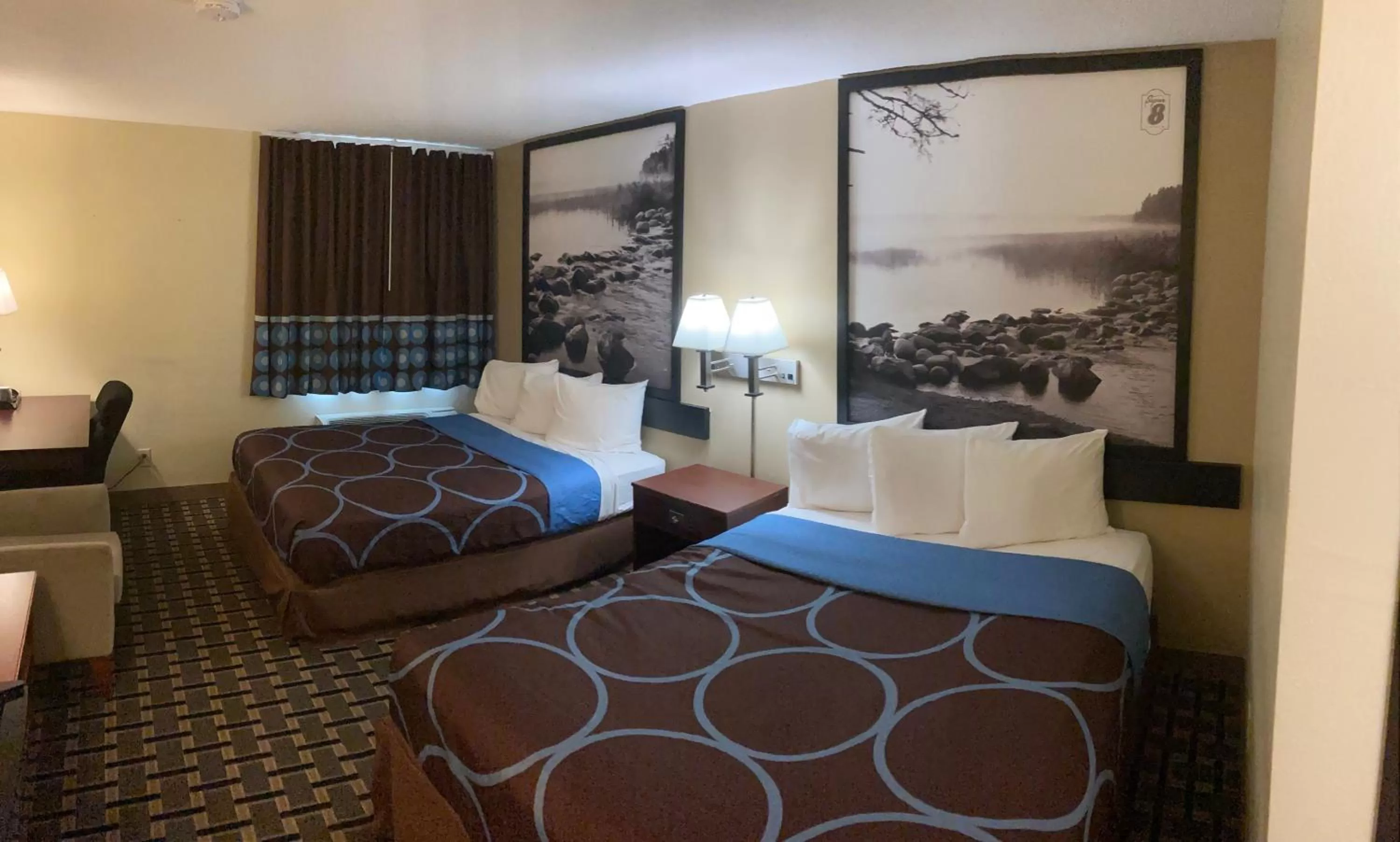 Bed in Super 8 by Wyndham Chisago City