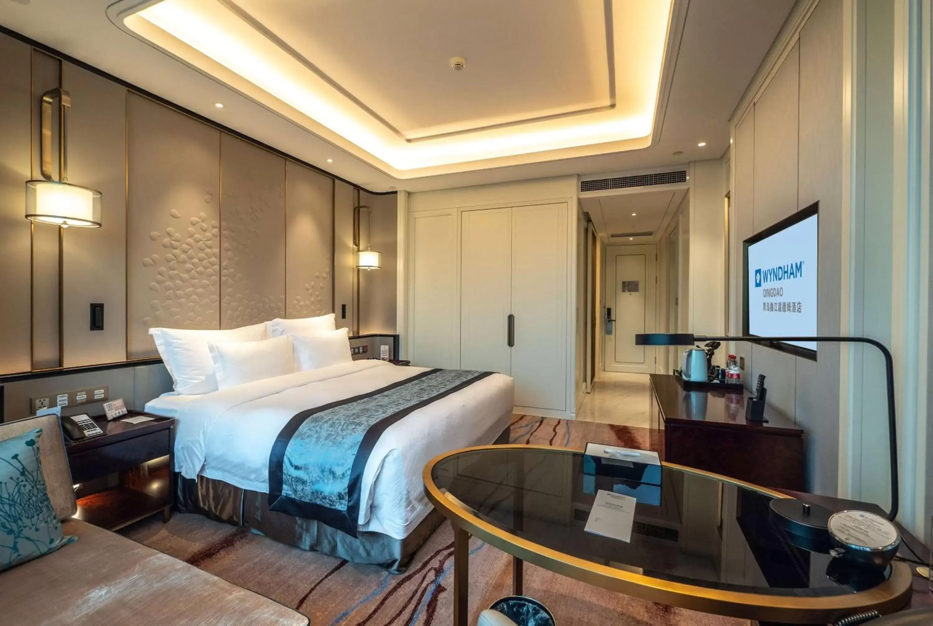 Photo of the whole room, Bed in Wyndham Qingdao