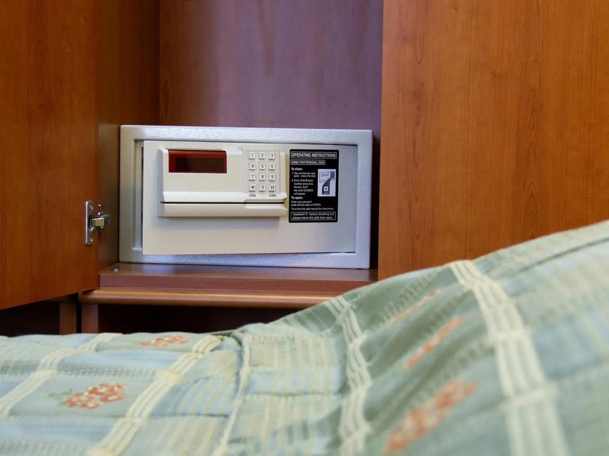 TV and multimedia, Bed in Hotel Brasov