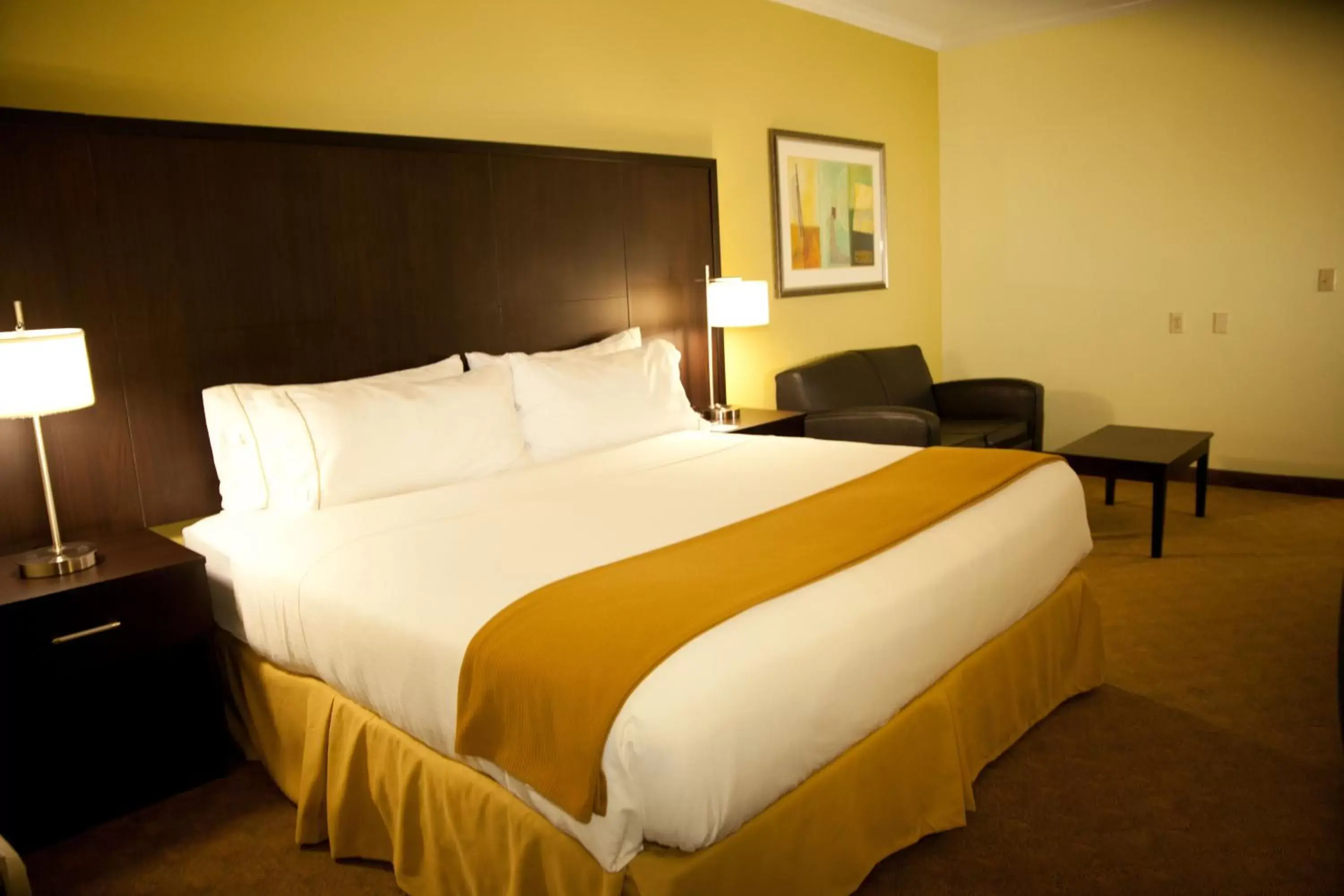 Bed in Holiday Inn Express Hotel & Suites Houston North Intercontinental, an IHG Hotel