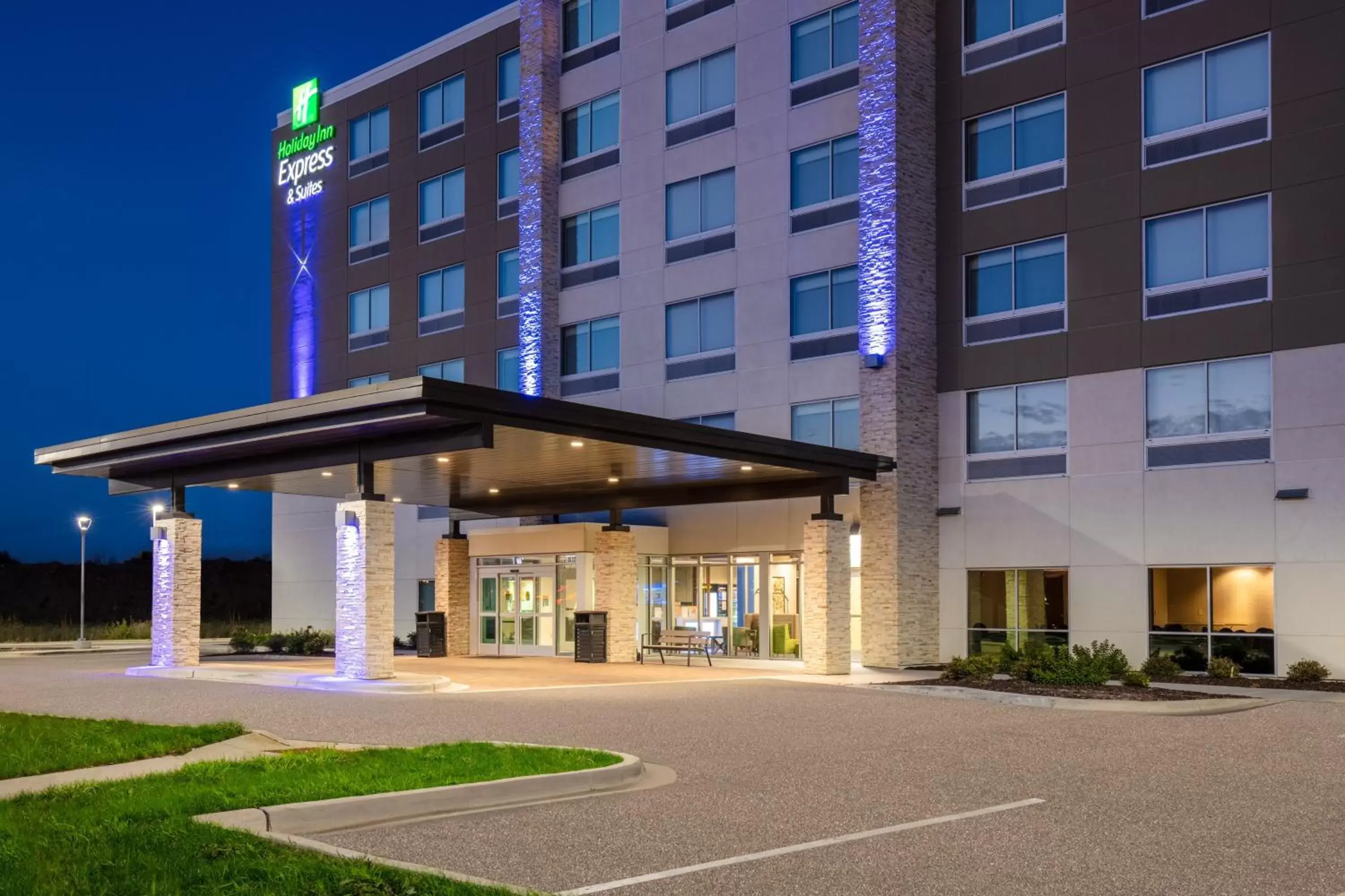 Property Building in Holiday Inn Express & Suites - Beloit, an IHG Hotel