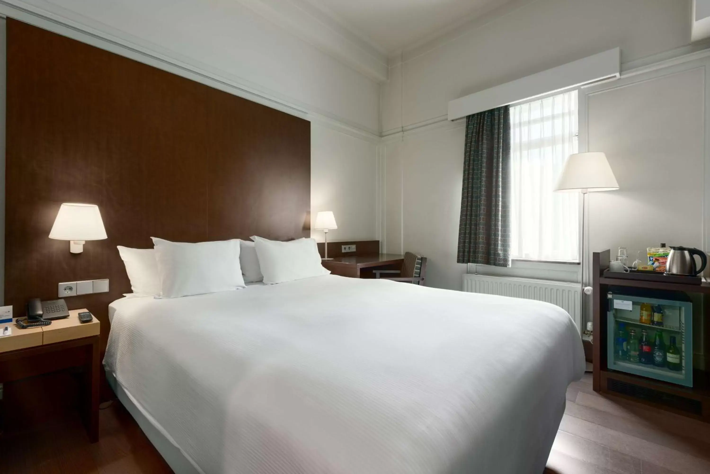 Bedroom, Bed in NH Atlanta Rotterdam Hotel
