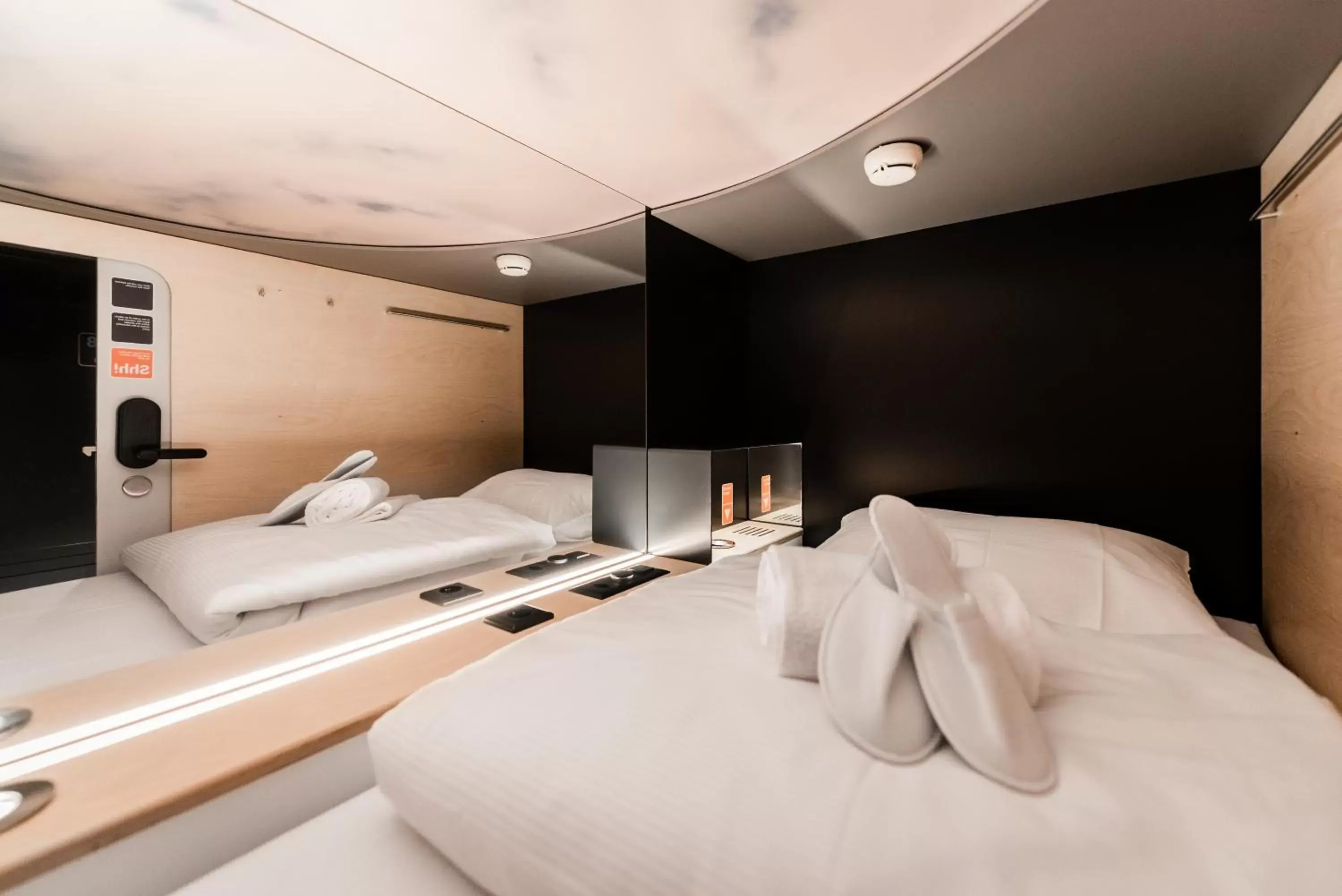 Photo of the whole room, Bed in Capsule Hotel - Alpine Garden Zurich Airport