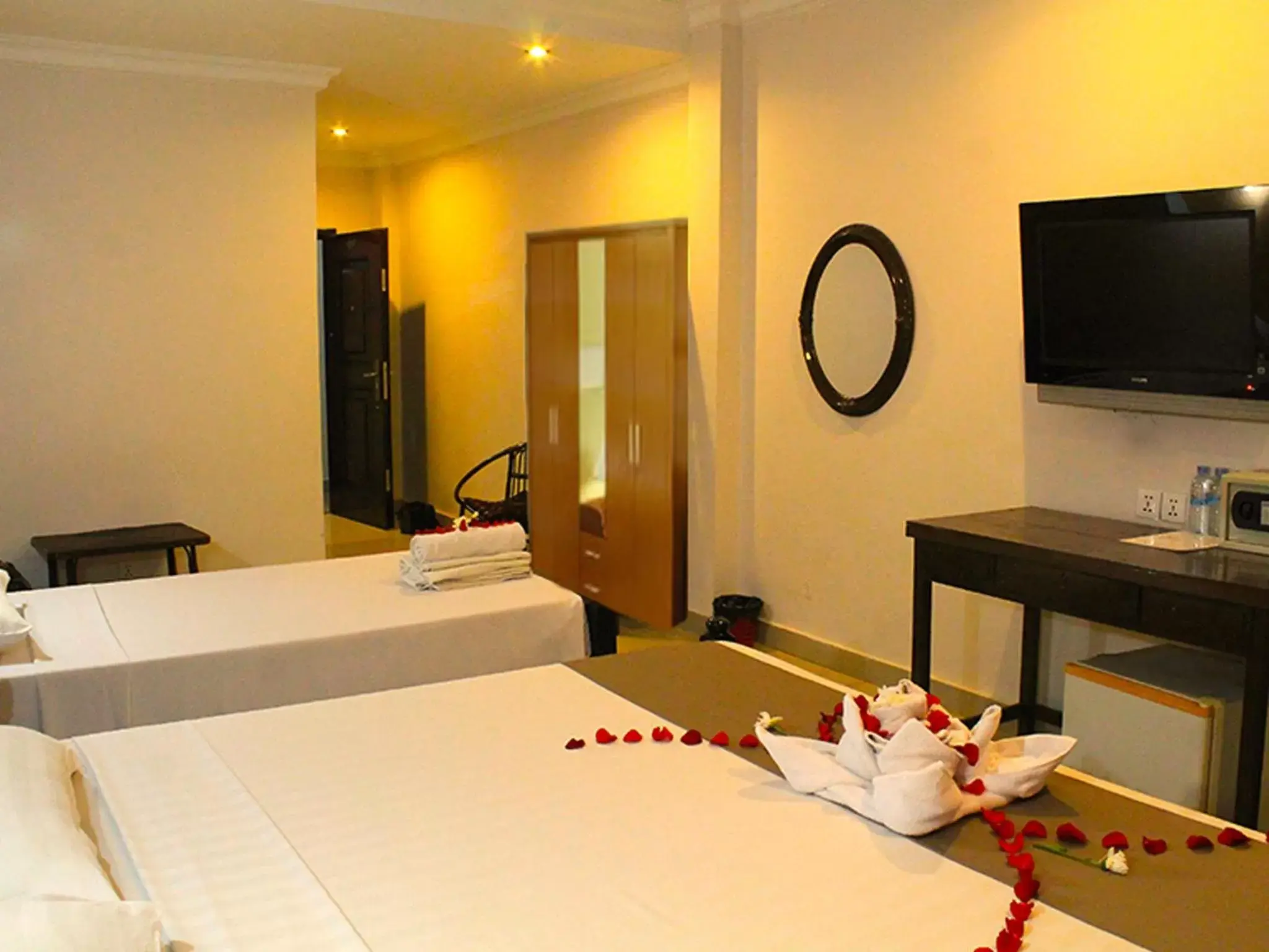 Photo of the whole room, Bed in Angkor International Hotel