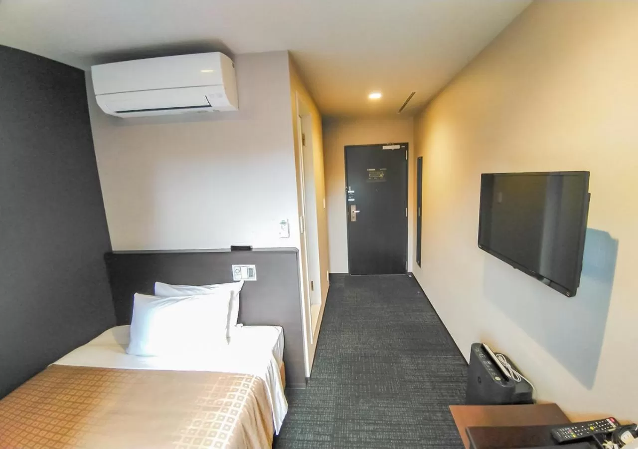 Photo of the whole room, Bed in HOTEL LiVEMAX Kokura Ekimae