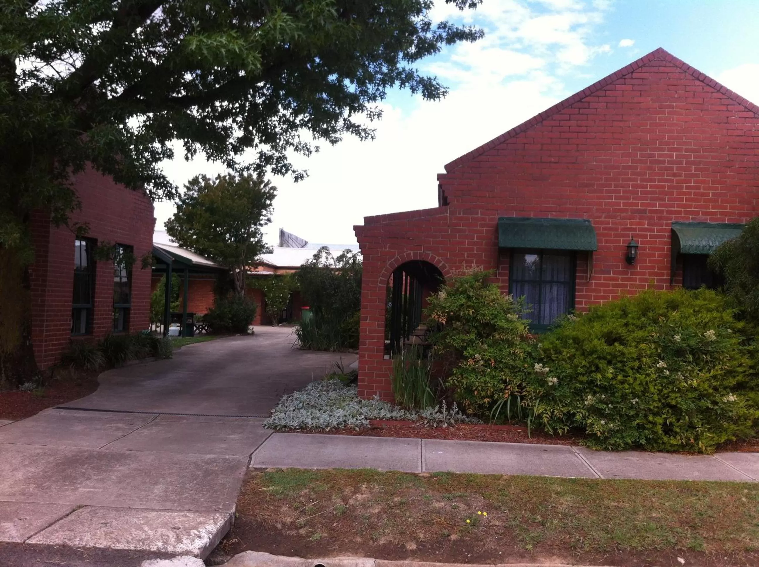 Facade/entrance in Mansfield Travellers Lodge