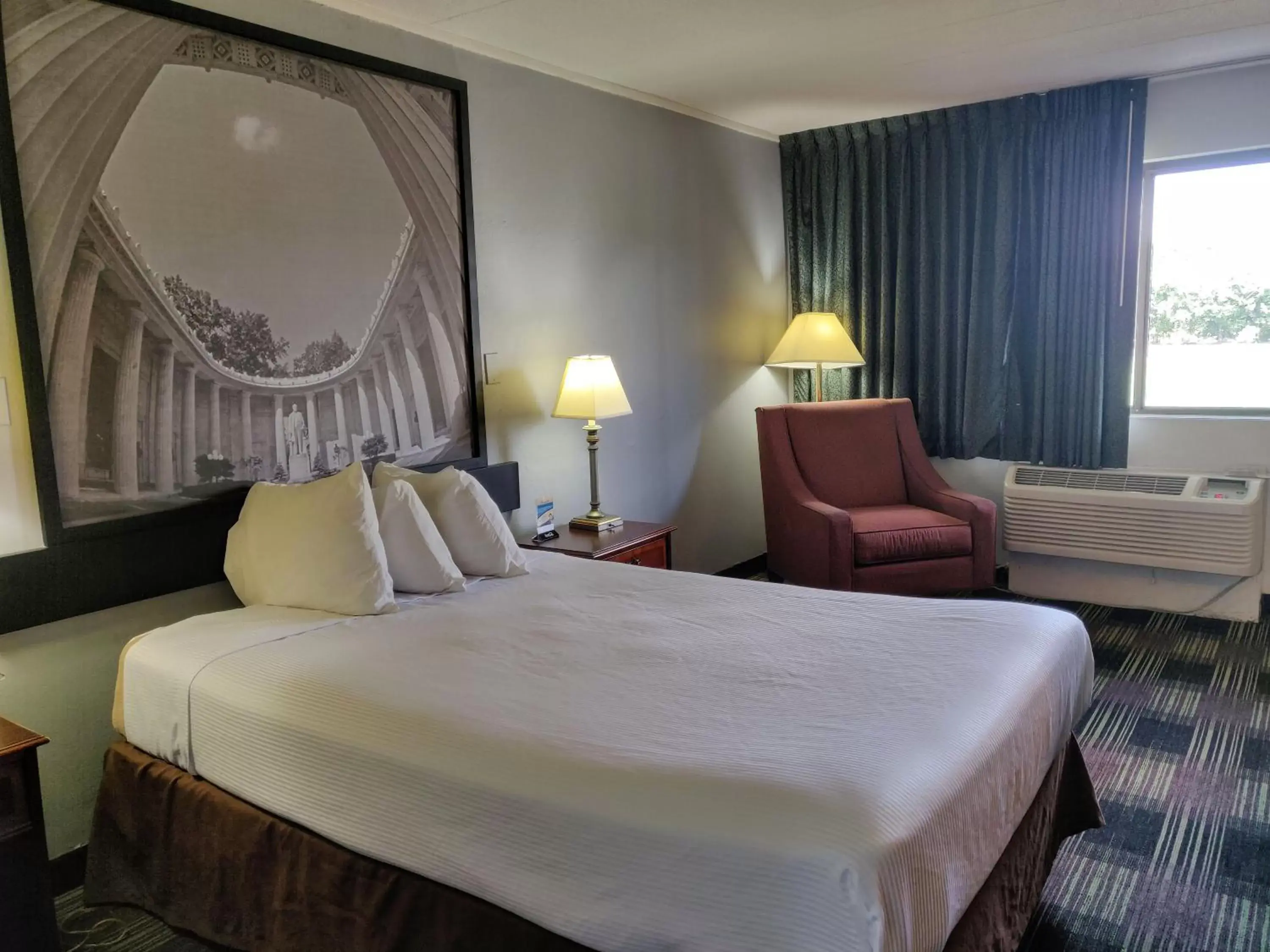 Bed in Sprucewood Inn Bed in Sprucewood Inn