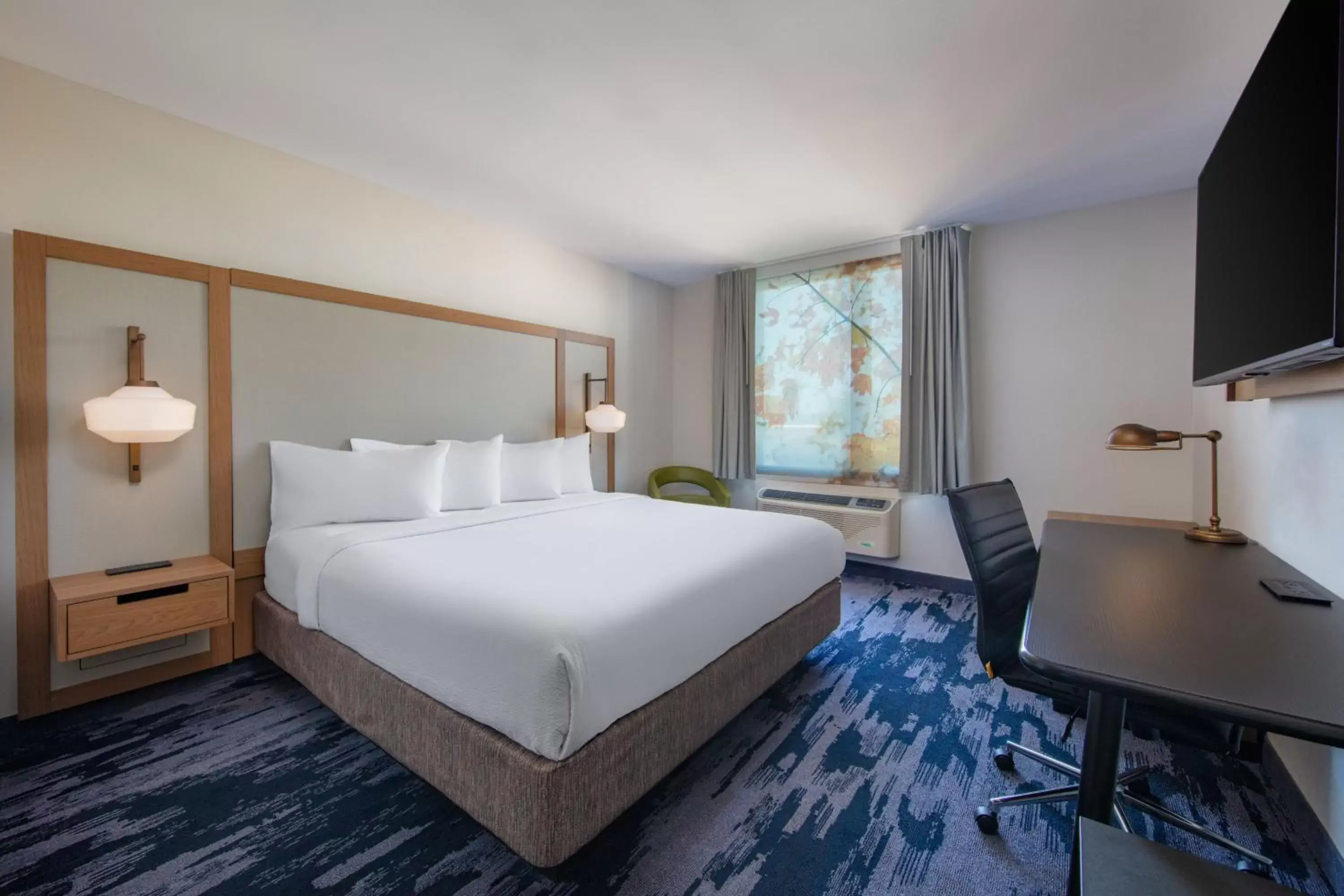 Photo of the whole room, Bed in Fairfield Inn by Marriott JFK Airport