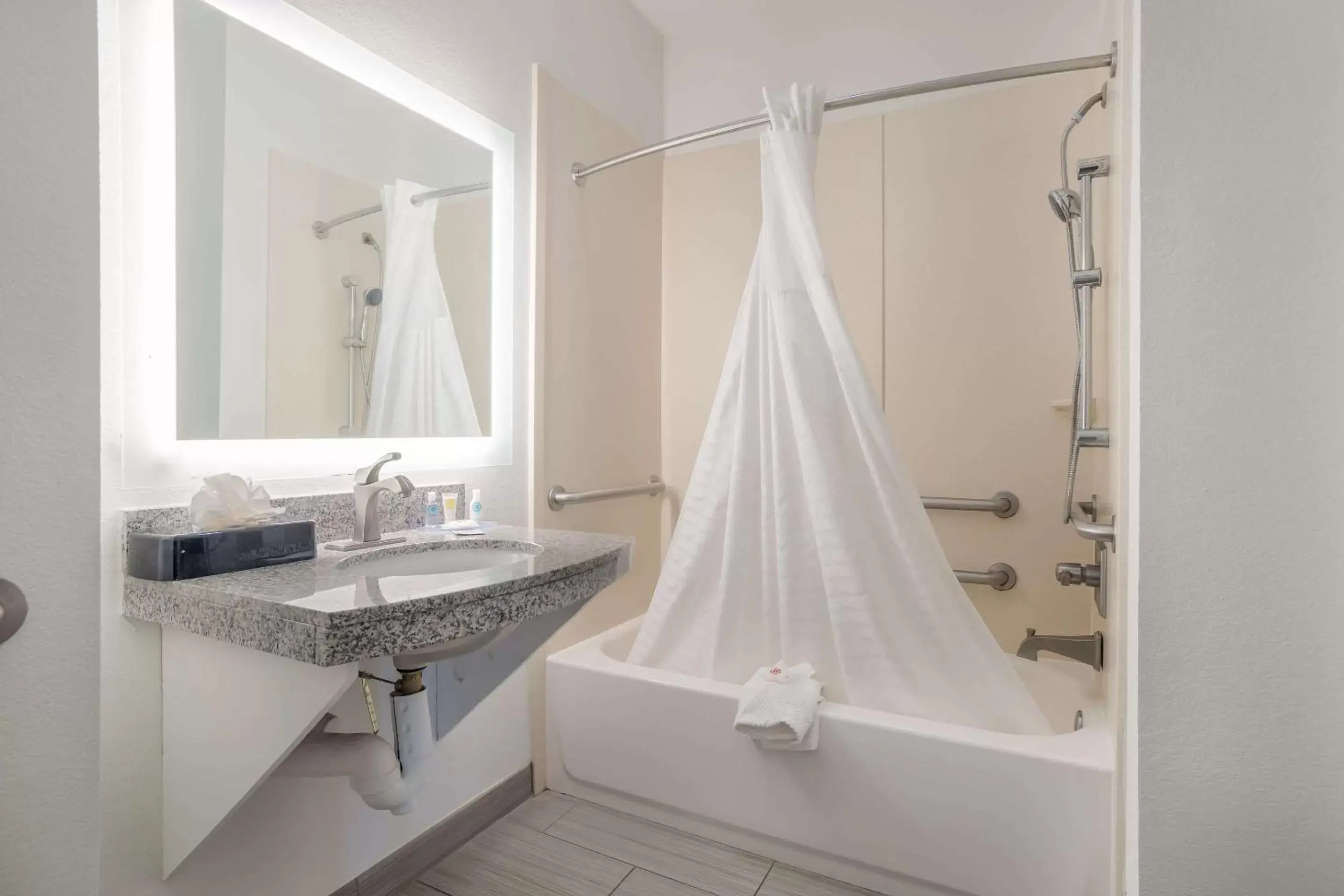 Bedroom, Bathroom in Comfort Suites Denham Springs