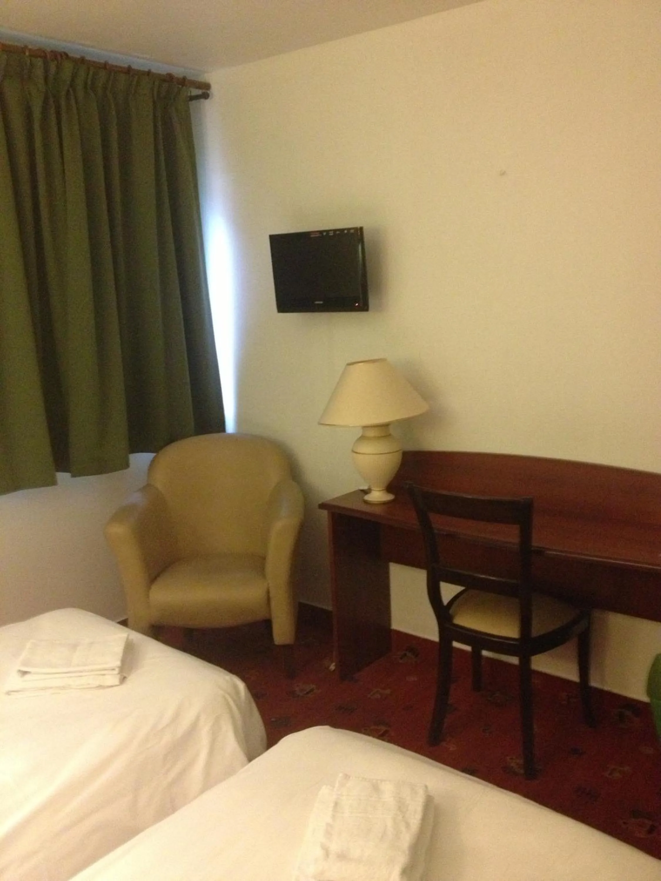 TV and multimedia, Bed in Hotel Couleurs Sud Centre-ville Gare Charleville-Mézières