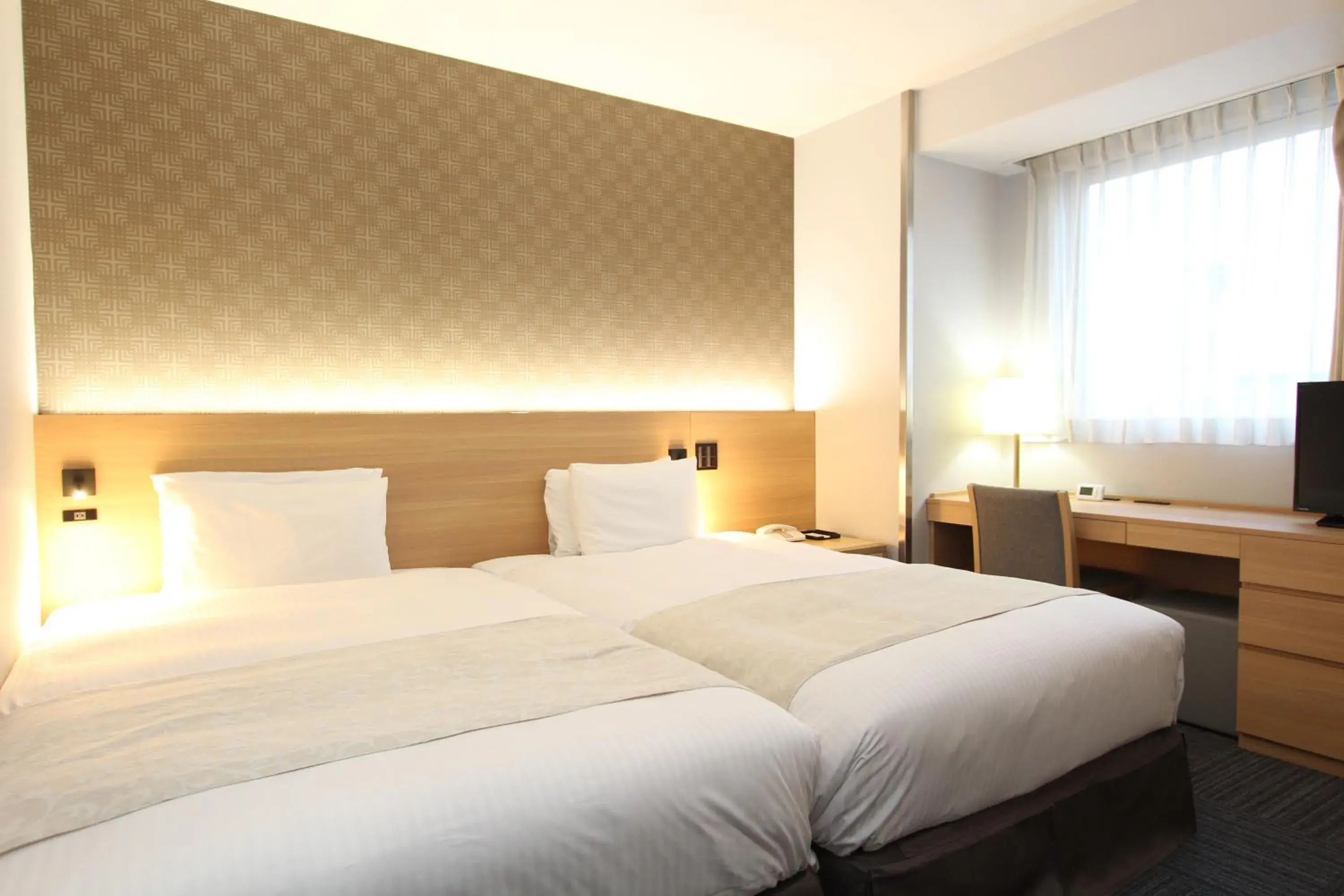 Bed in SureStay Plus Hotel by Best Western Shin-Osaka