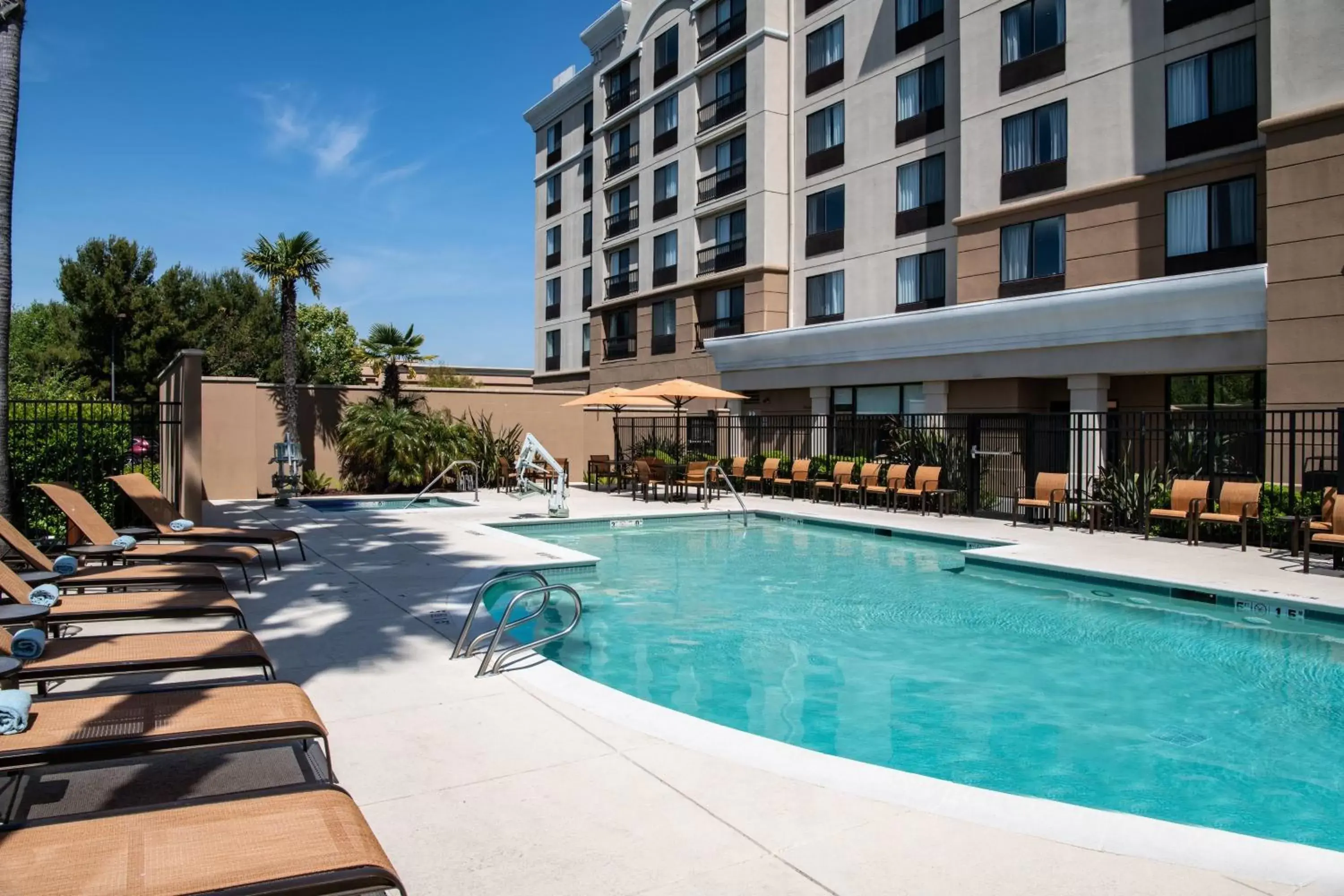 Swimming Pool in Courtyard by Marriott Newark Silicon Valley