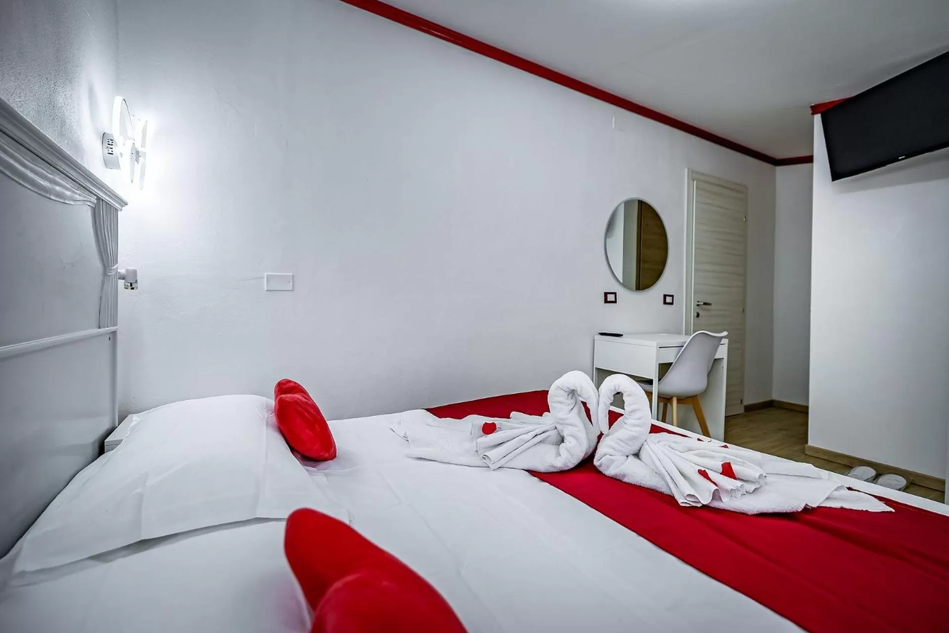 Bedroom, Bed in HOTEL VENETO con accesso ZTL