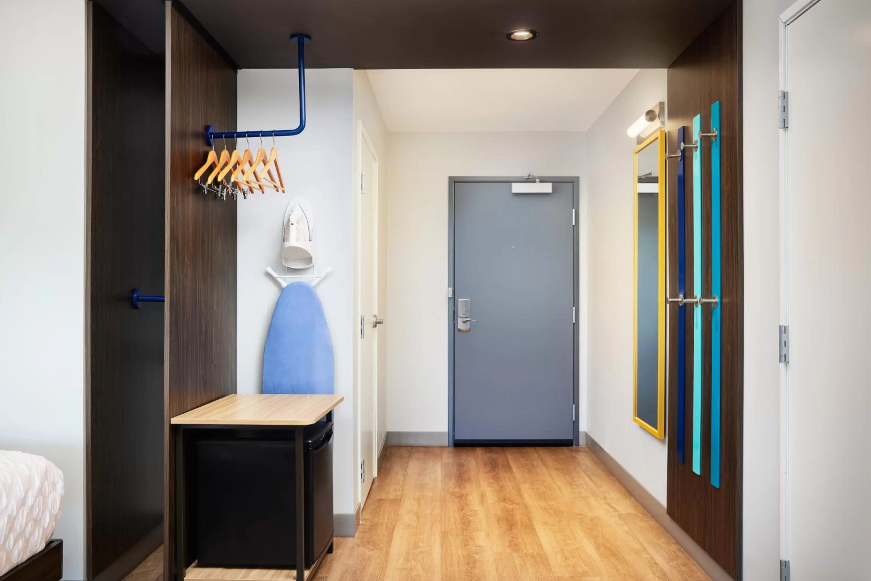 wardrobe in Tru By Hilton Charleston Airport