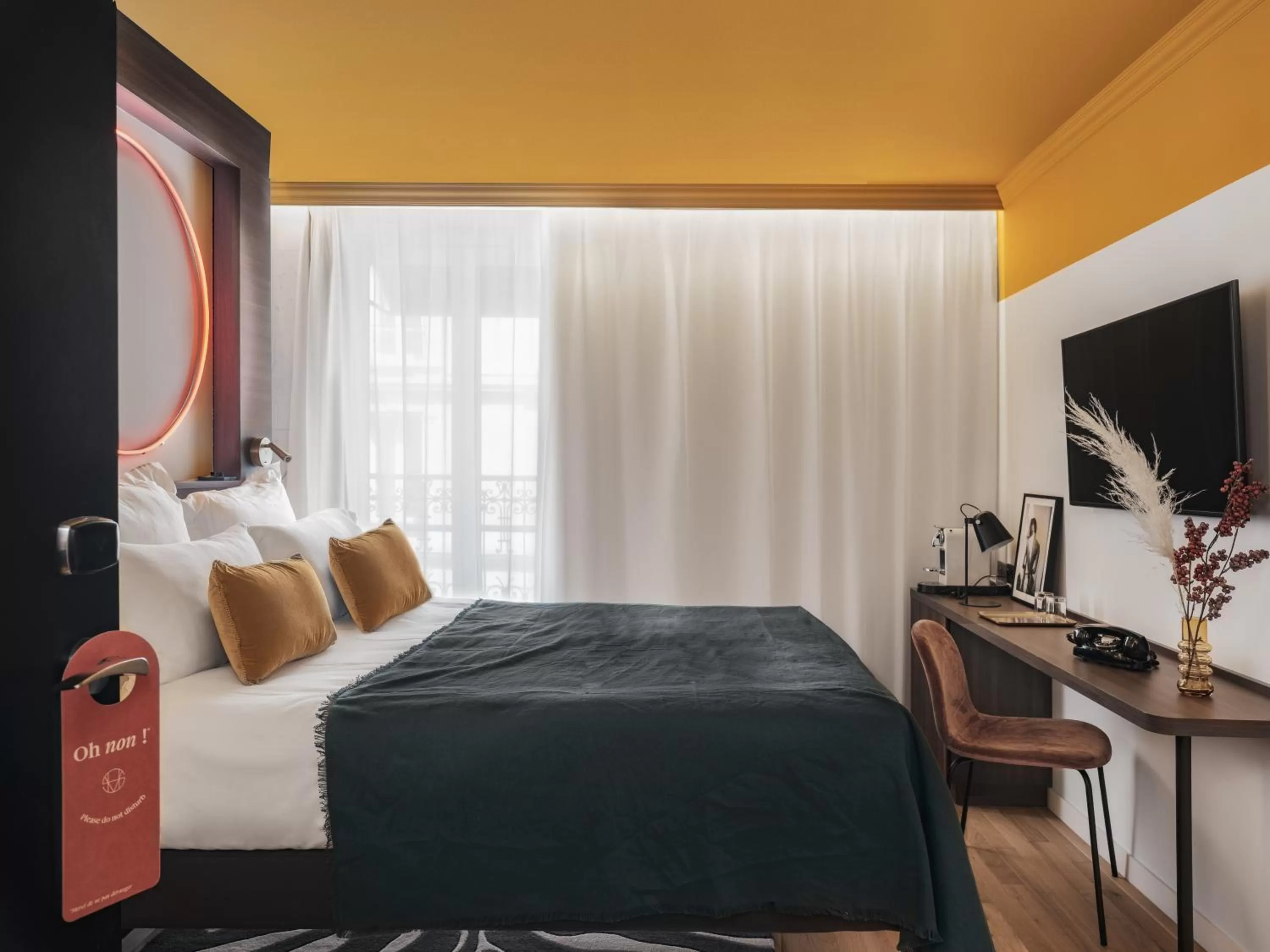 TV and multimedia, Bed in Seven Hotel Paris