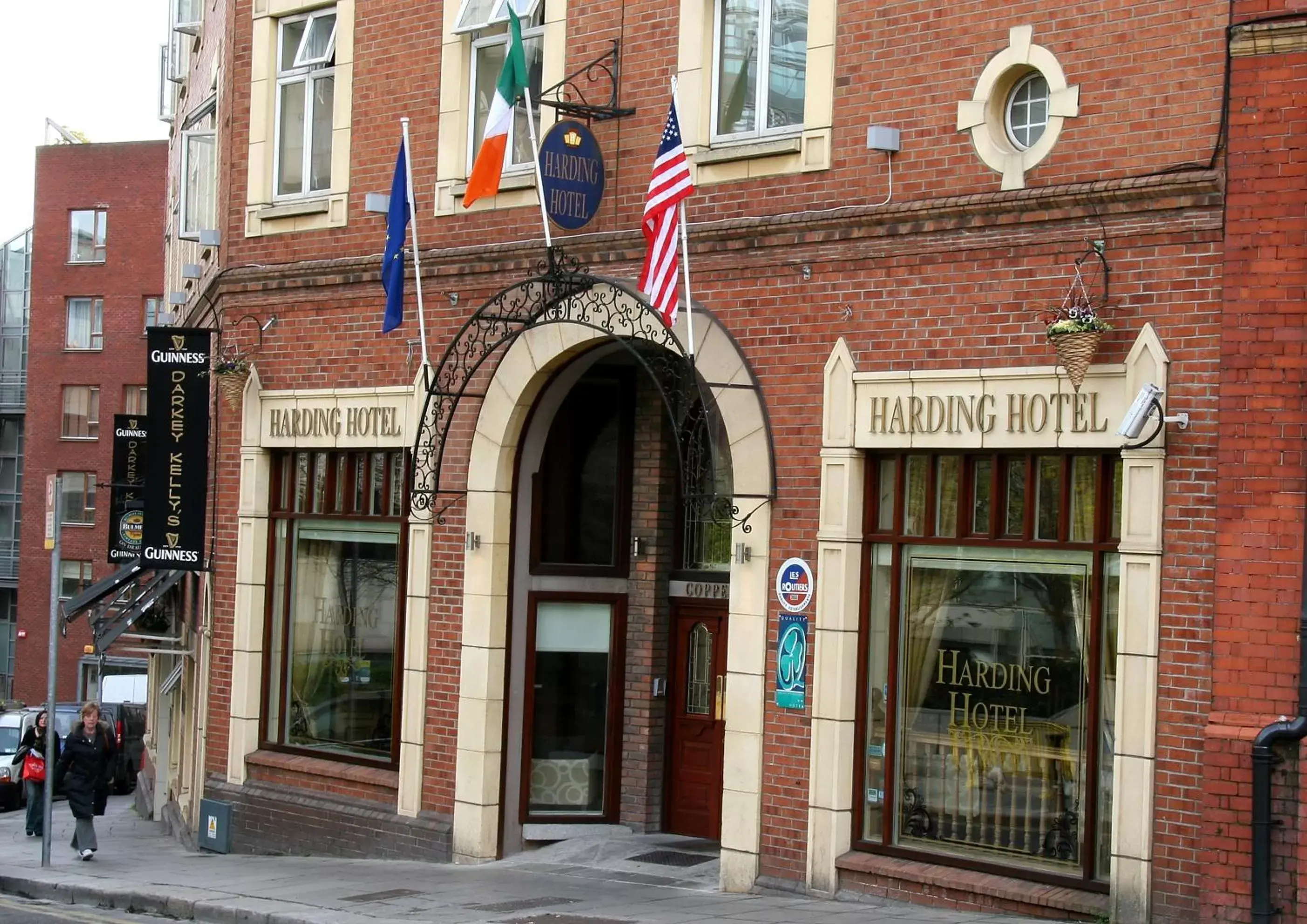 Facade/entrance in Harding Hotel