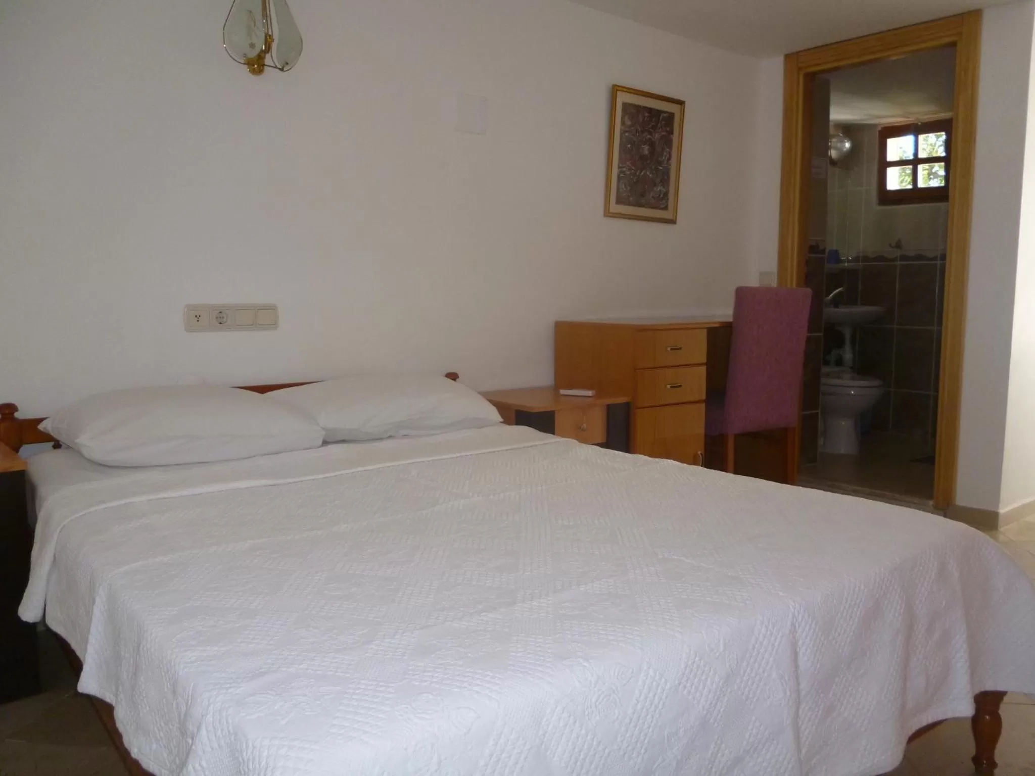 Bedroom, Bed in Frankfurt Hotel