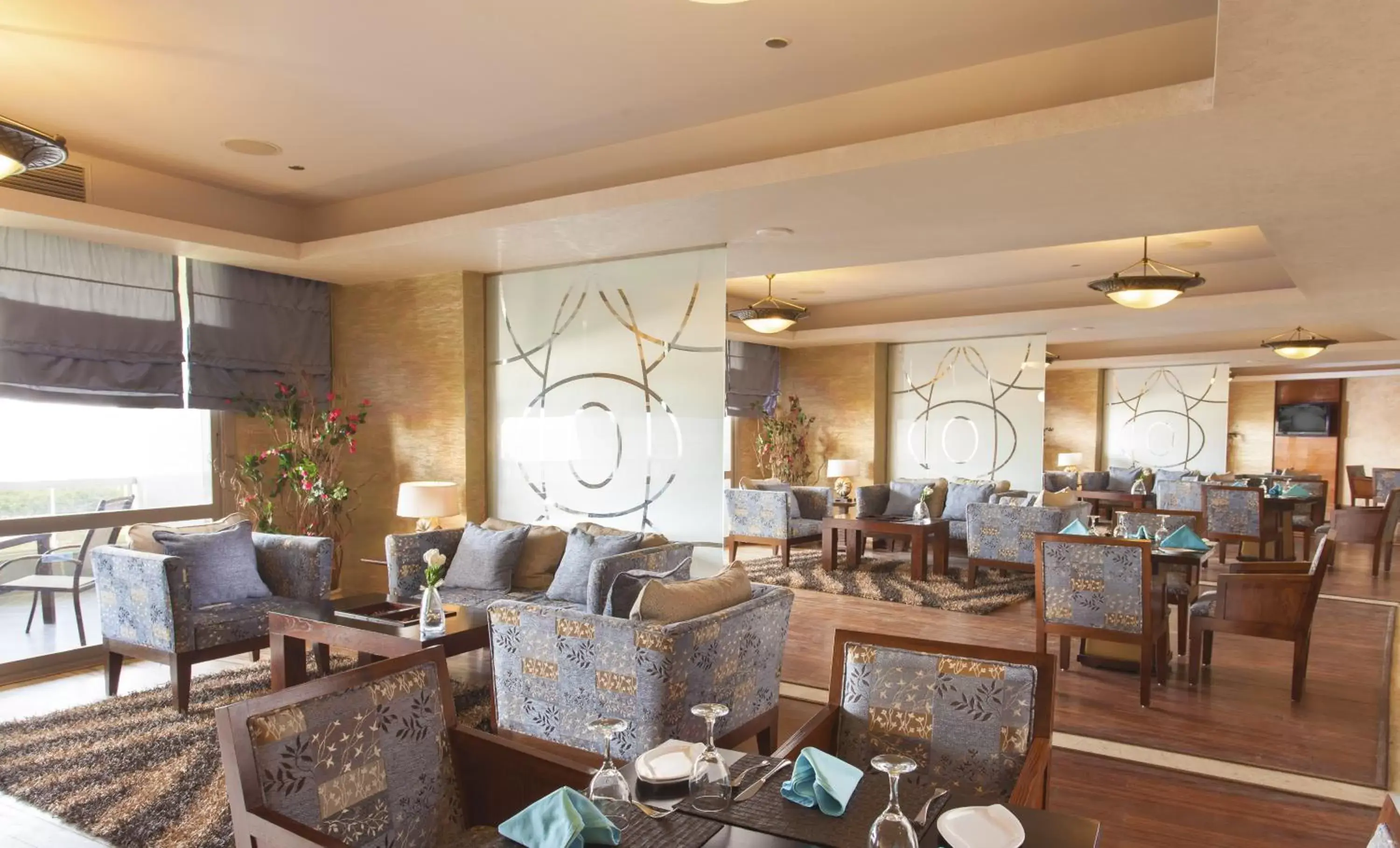 Lounge or bar, Restaurant/Places to Eat in Radisson Blu Hotel Alexandria