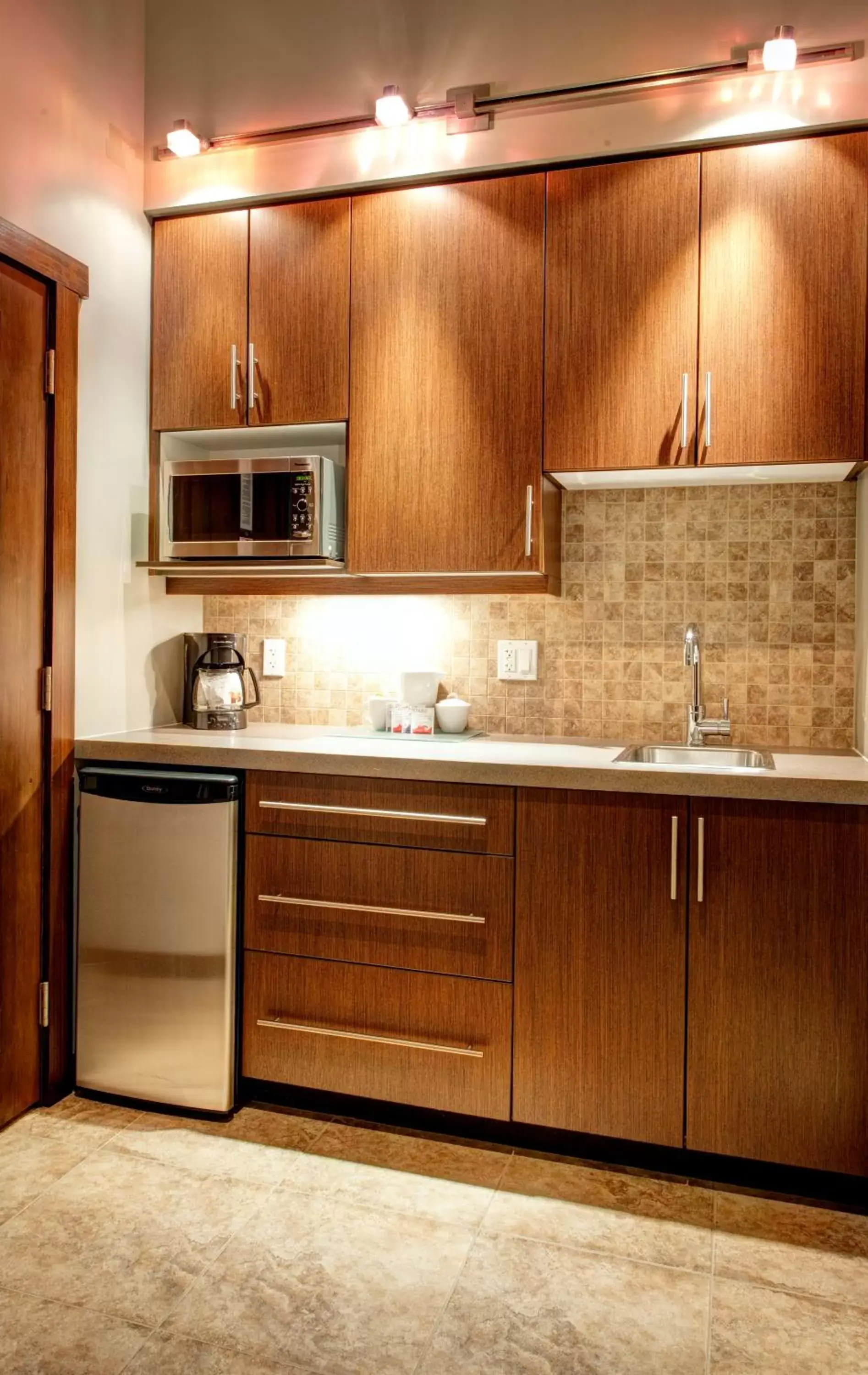 Kitchen or kitchenette, Kitchen/Kitchenette in Sunrise Ridge Waterfront Resort