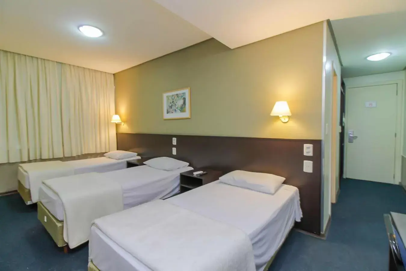 Bedroom, Bed in Coral Hotel - Próximo Av Carlos Gomes, PUCRS