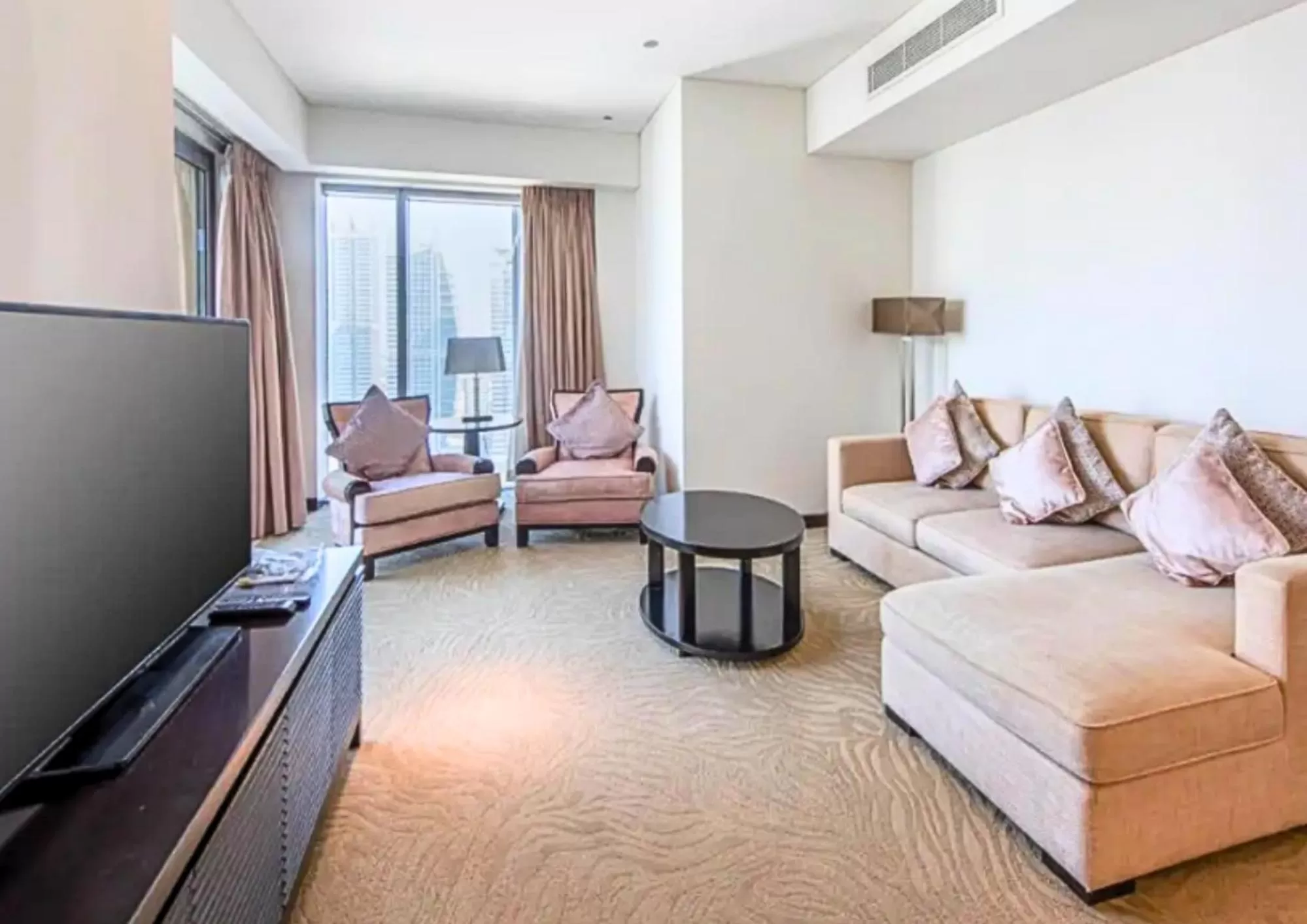Communal lounge/ TV room in Emaar Residences Dubai Marina by Qstay - formerly Address Dubai Marina