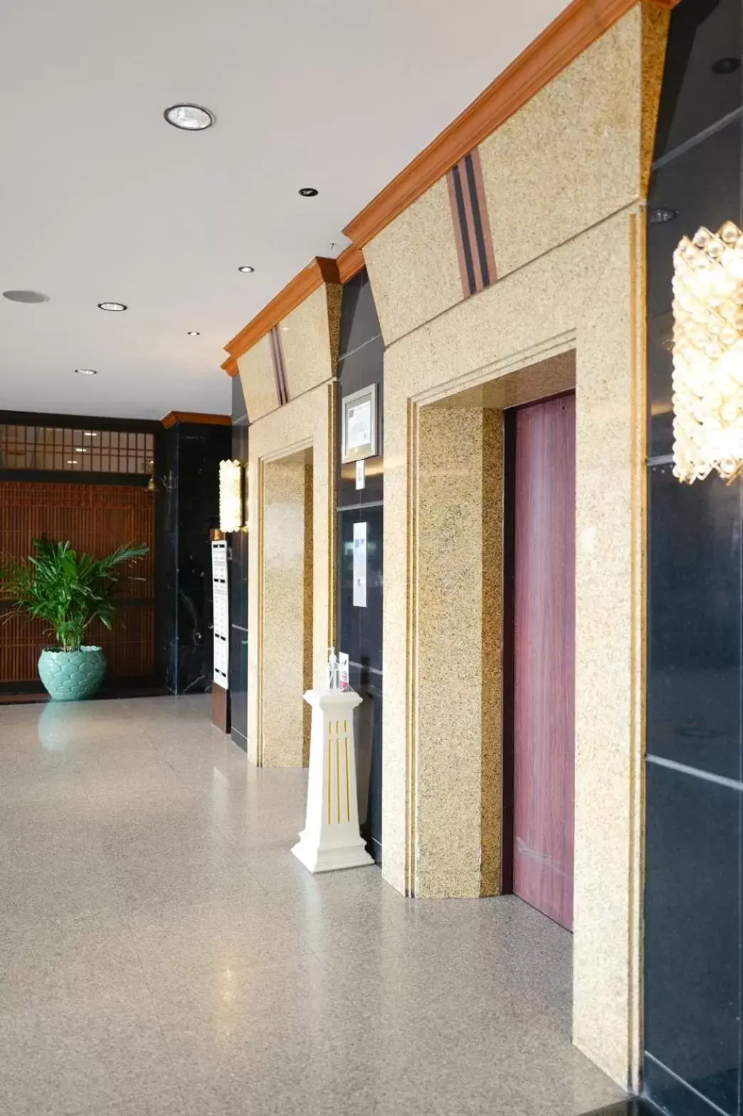 Lobby or reception in Town In Town Hotel